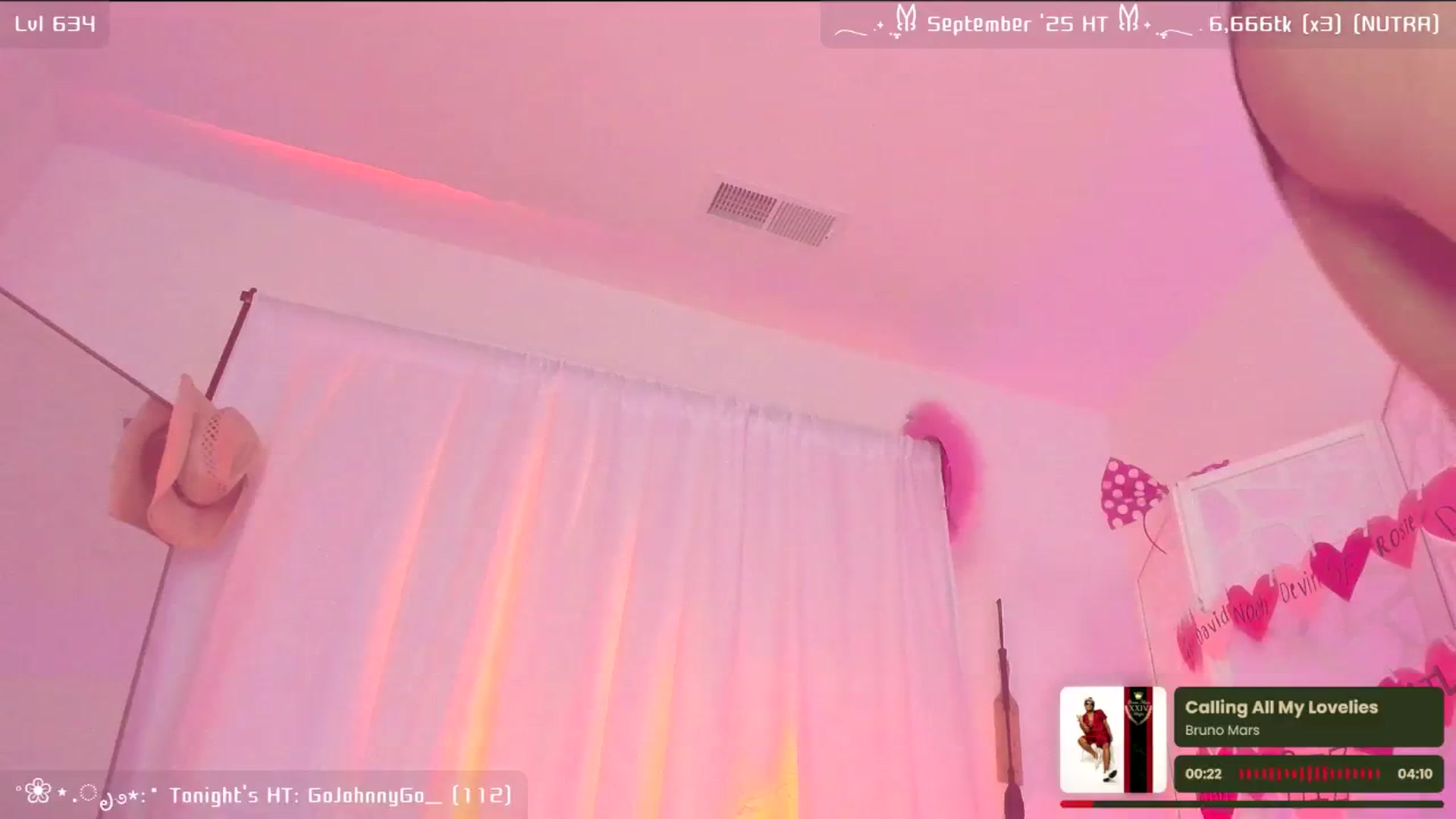 Gallery image thumbnail from OliviaxFaye's myfreecams stream on, 09/27/2025, 04:17 image 7 of 20
