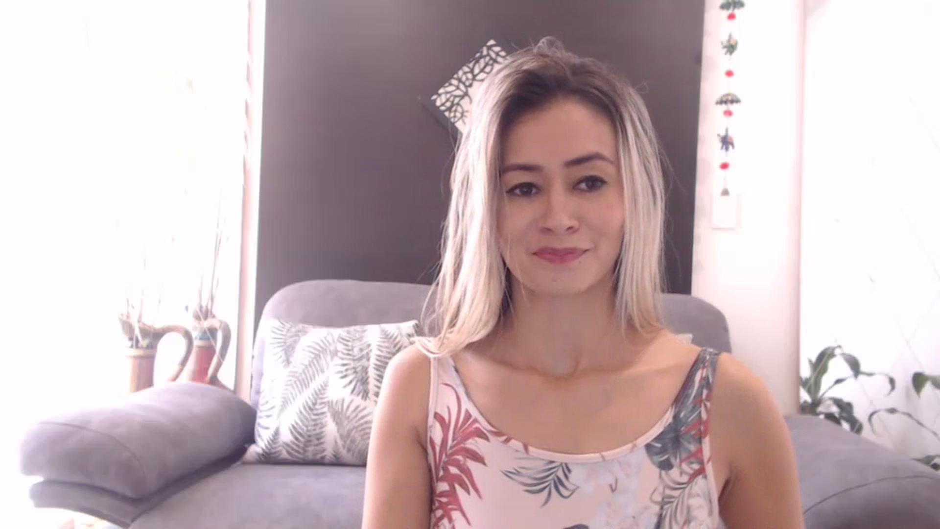 Gallery image thumbnail from Oliviaxnakedd's myfreecams stream on, 04/25/2024, 15:48 image 6 of 20