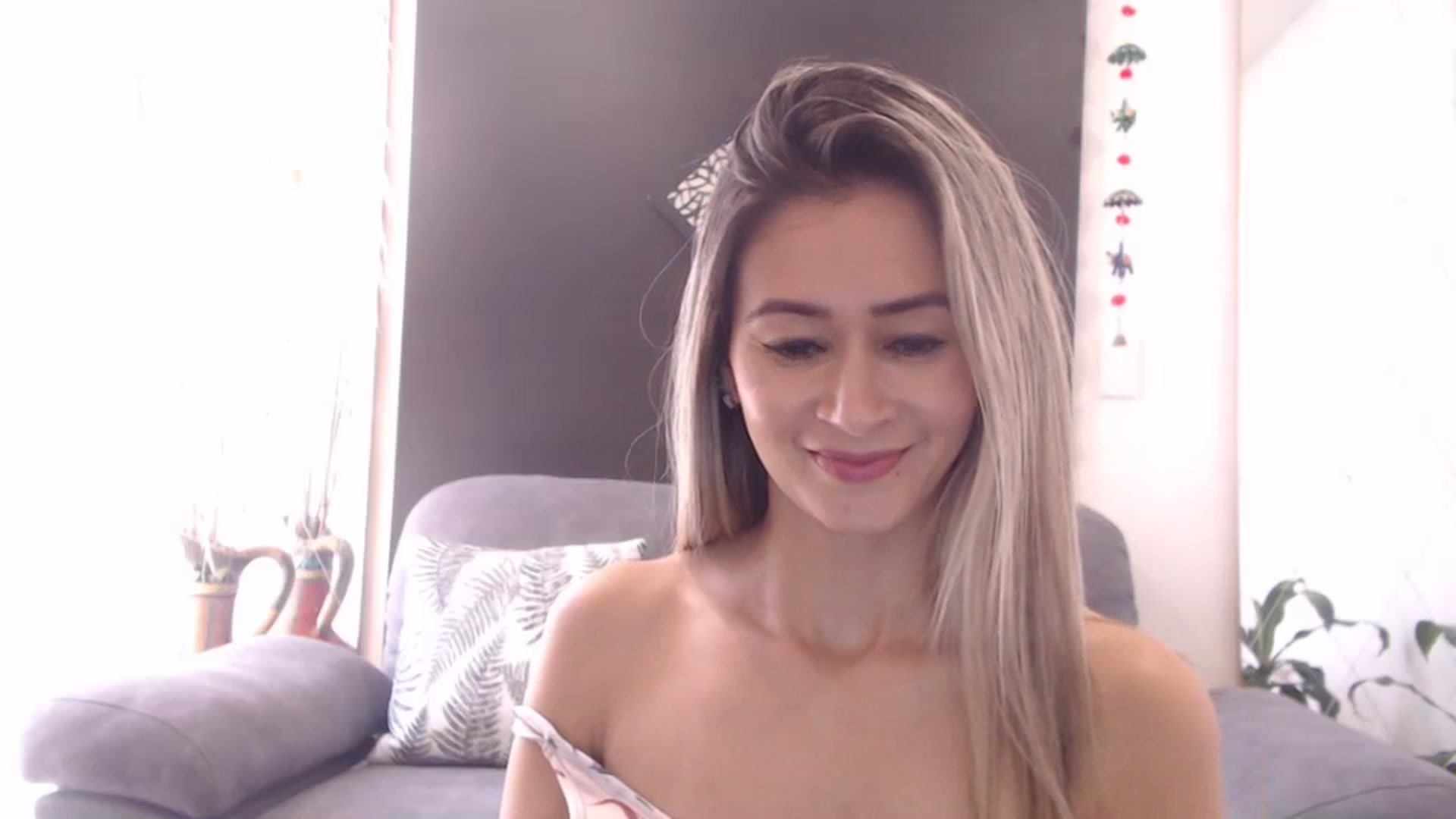 Gallery image thumbnail from Oliviaxnakedd's myfreecams stream on, 04/25/2024, 15:48 image 17 of 20