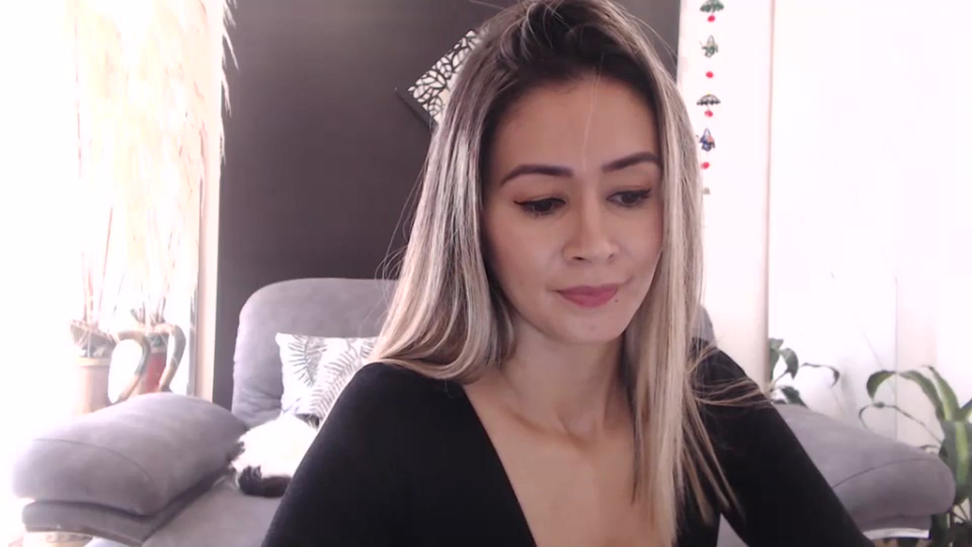 Gallery image thumbnail from Oliviaxnakedd's myfreecams stream on, 05/08/2024, 15:06 image 16 of 20