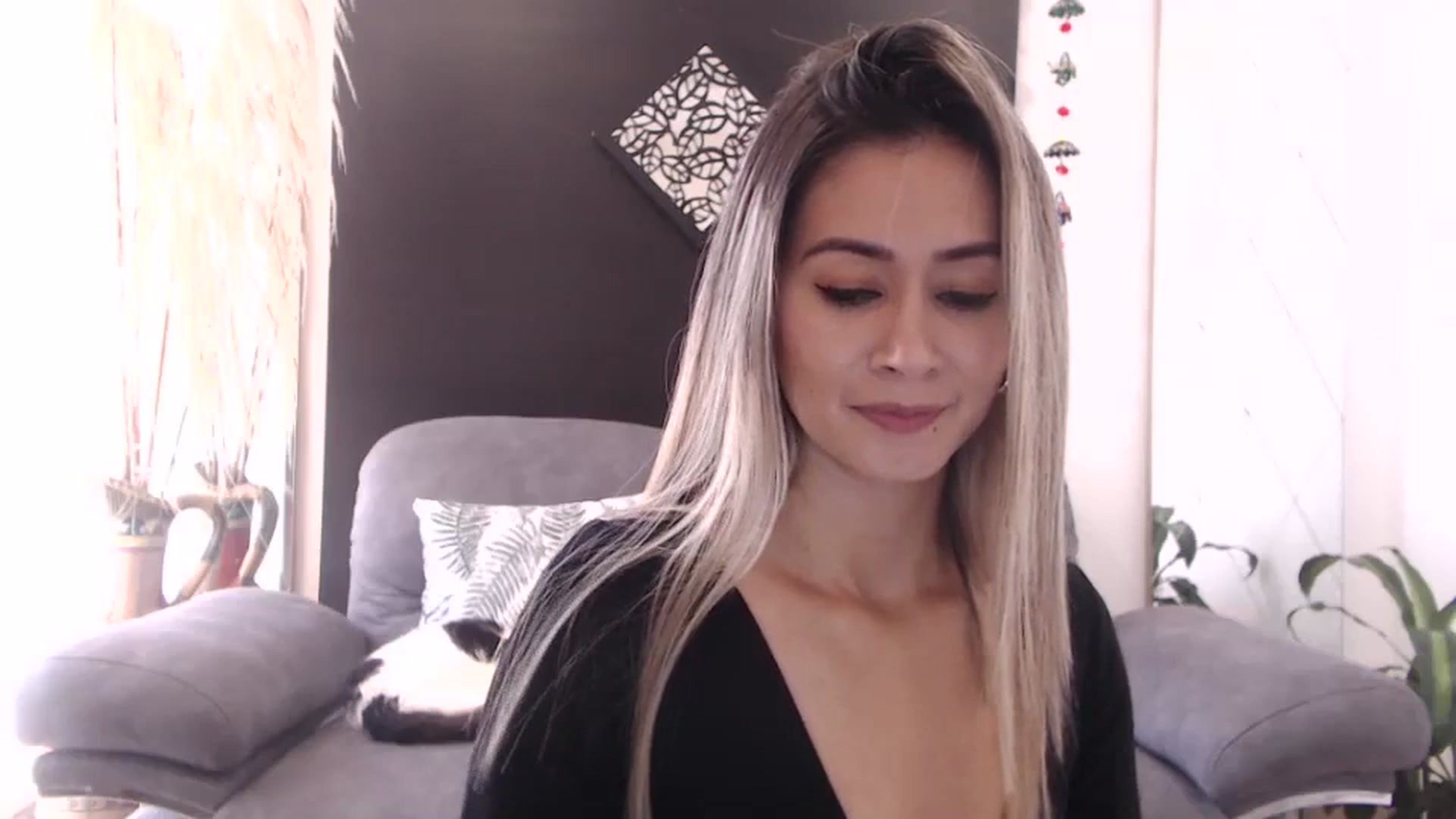 Gallery image thumbnail from Oliviaxnakedd's myfreecams stream on, 05/08/2024, 15:06 image 12 of 20