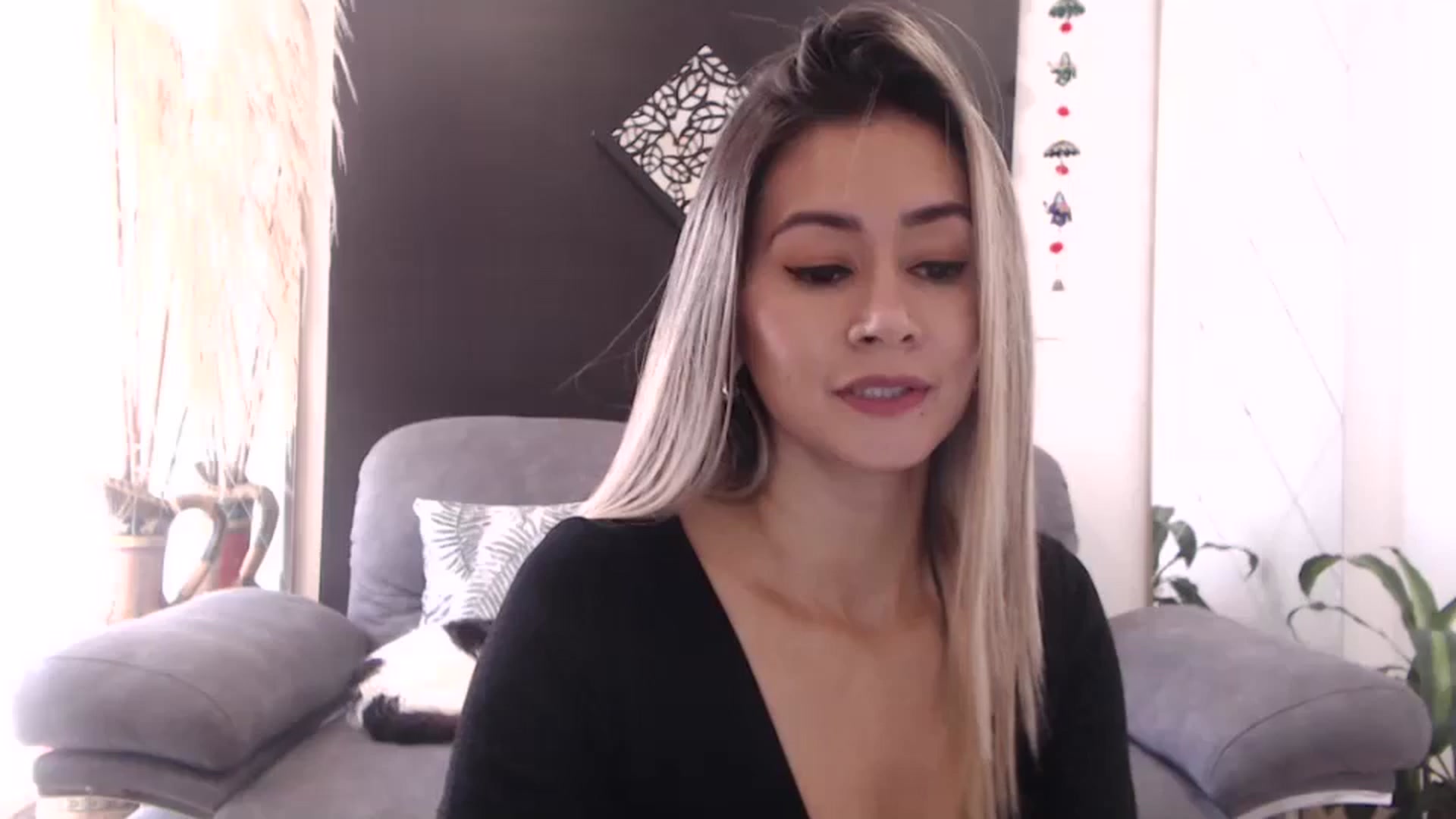 Gallery image thumbnail from Oliviaxnakedd's myfreecams stream on, 05/08/2024, 15:06 image 10 of 20