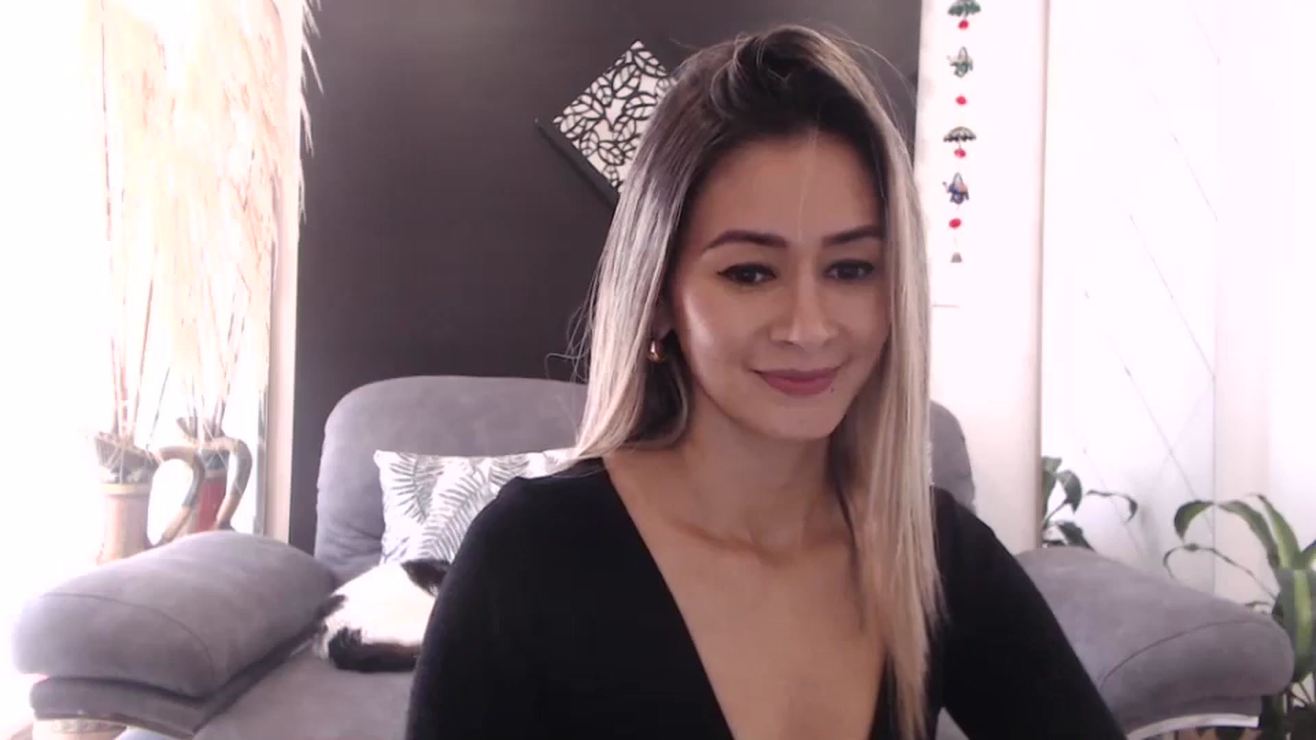 Gallery image thumbnail from Oliviaxnakedd's myfreecams stream on, 05/08/2024, 15:06 image 8 of 20