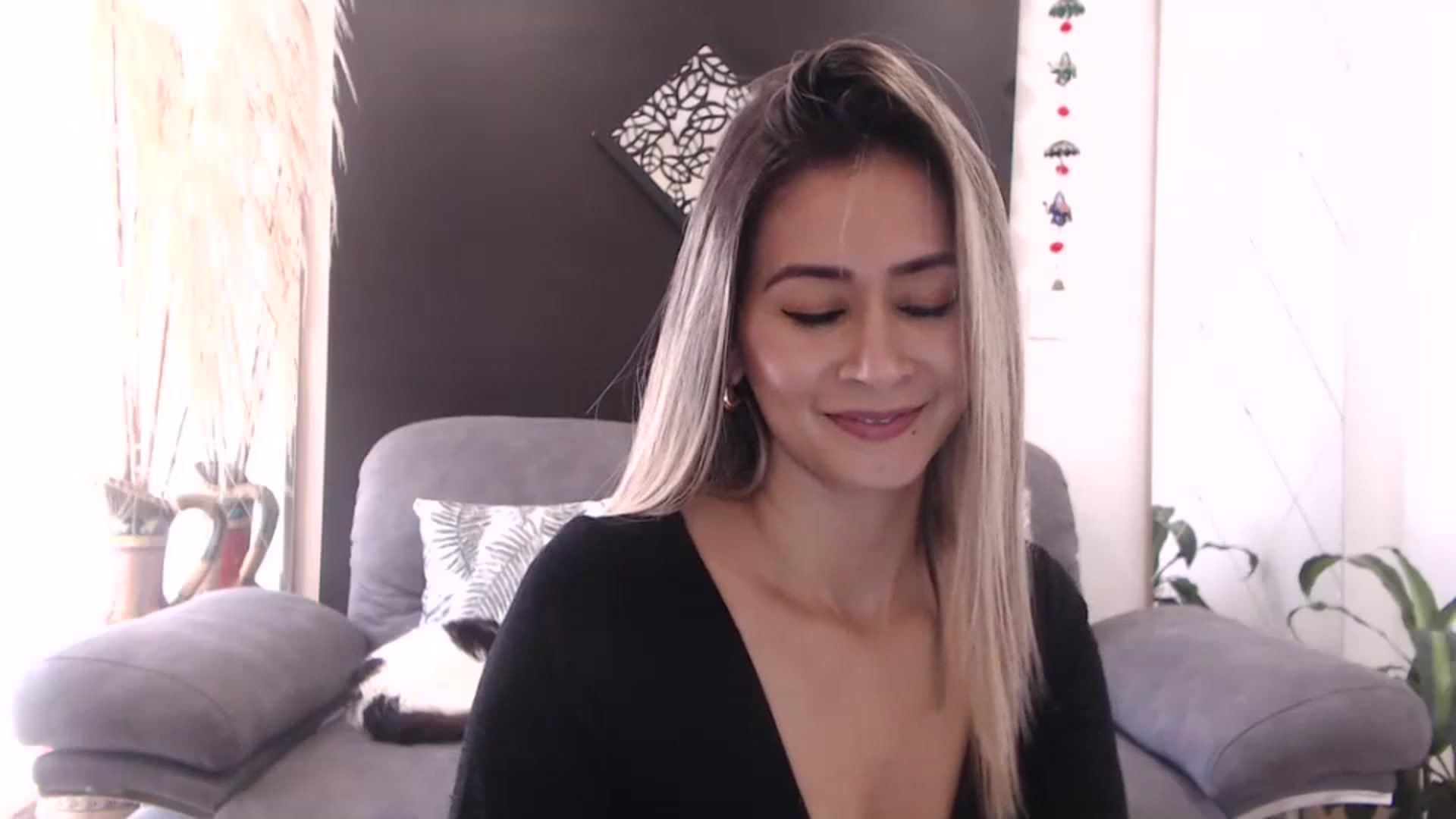 Gallery image thumbnail from Oliviaxnakedd's myfreecams stream on, 05/08/2024, 15:06 image 9 of 20