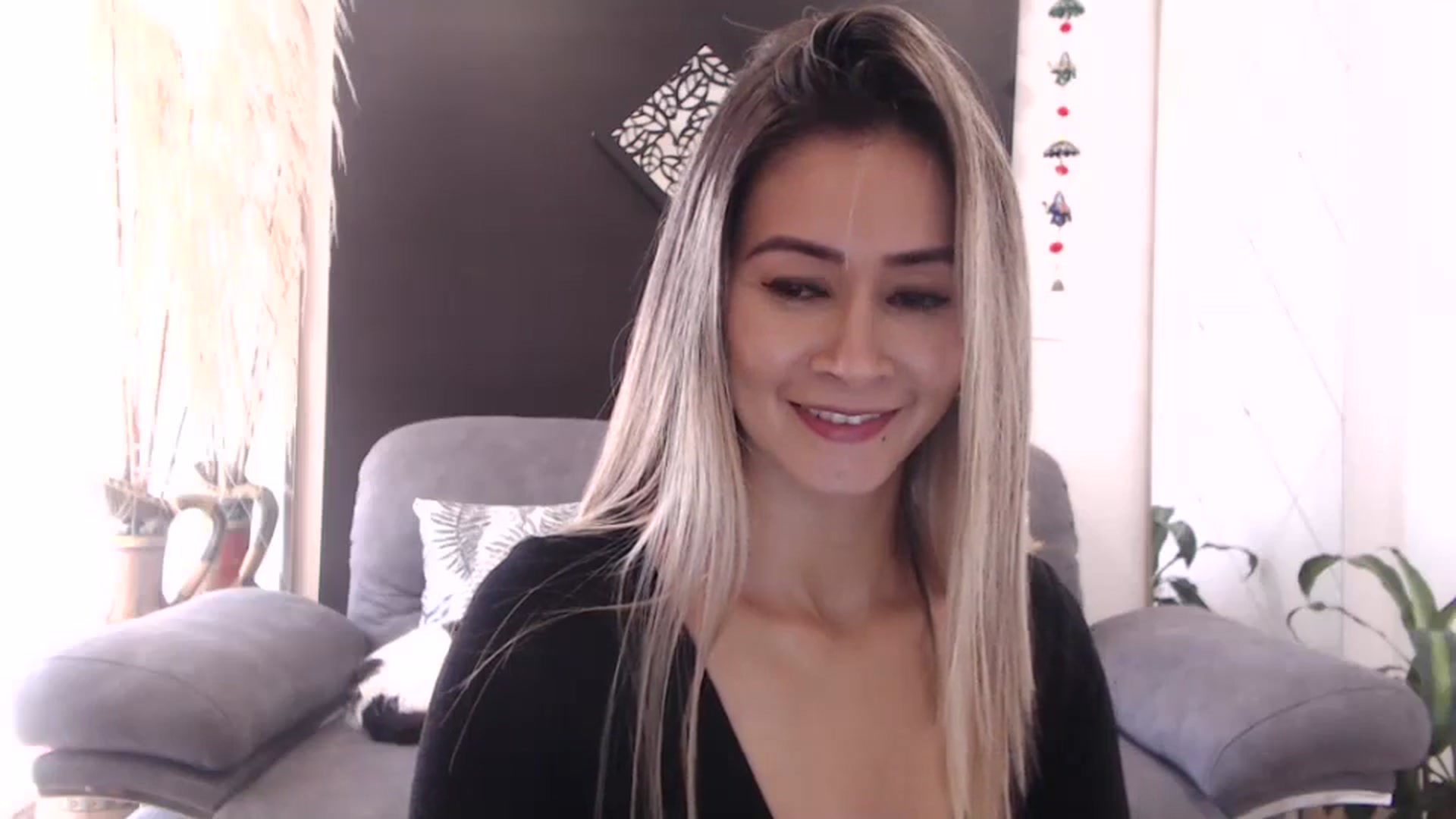 Gallery image thumbnail from Oliviaxnakedd's myfreecams stream on, 05/08/2024, 15:06 image 13 of 20