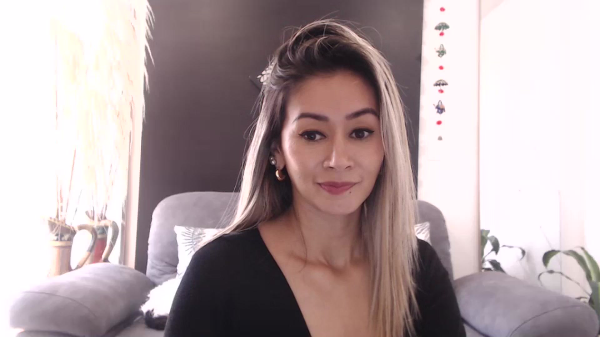 Gallery image thumbnail from Oliviaxnakedd's myfreecams stream on, 05/08/2024, 16:13 image 4 of 20