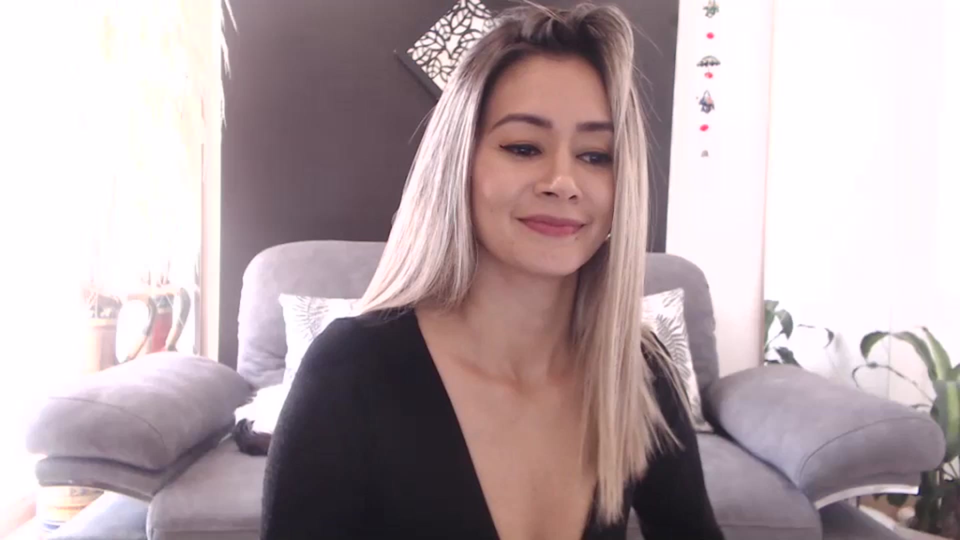 Gallery image thumbnail from Oliviaxnakedd's myfreecams stream on, 05/08/2024, 16:13 image 8 of 20