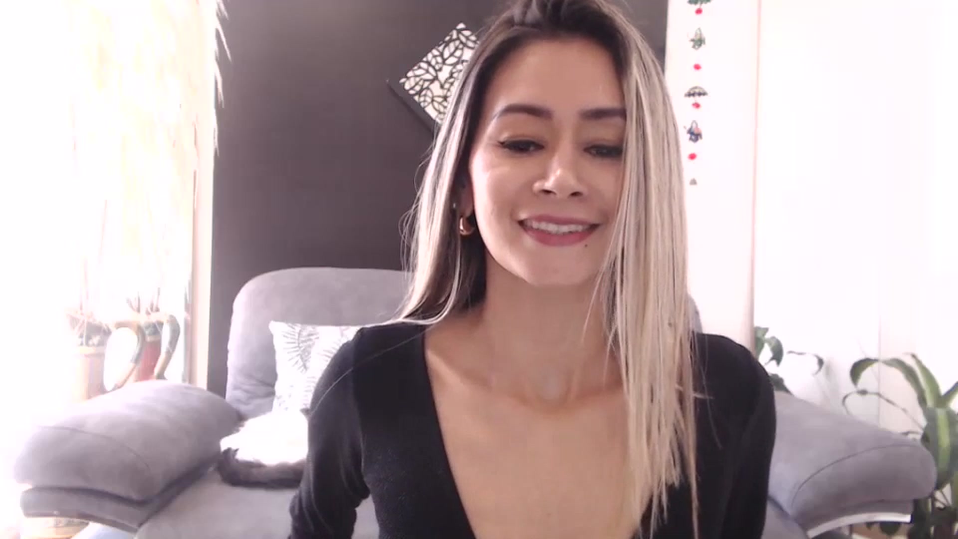 Gallery image thumbnail from Oliviaxnakedd's myfreecams stream on, 05/08/2024, 16:13 image 14 of 20