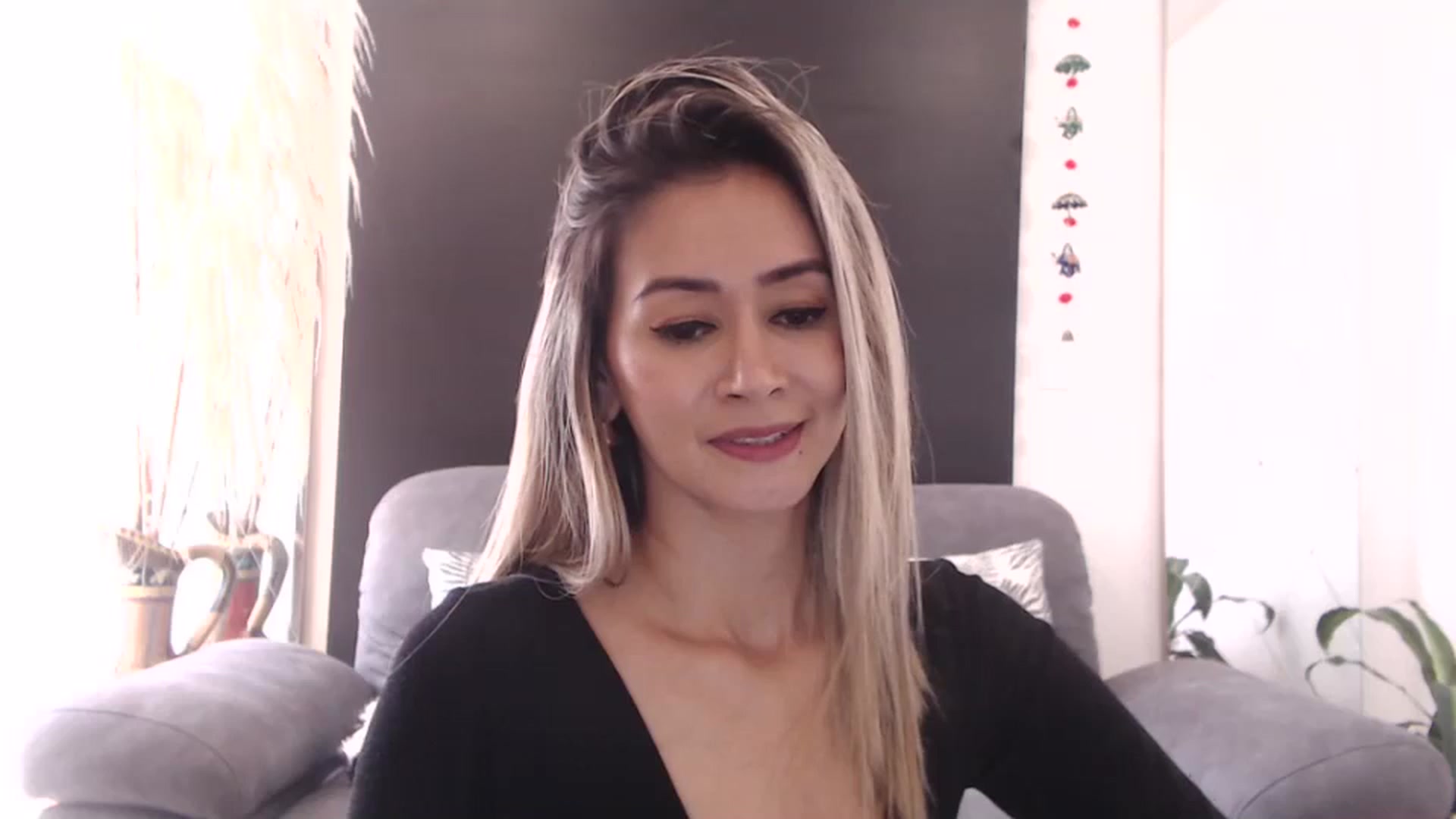 Gallery image thumbnail from Oliviaxnakedd's myfreecams stream on, 05/08/2024, 16:13 image 5 of 20