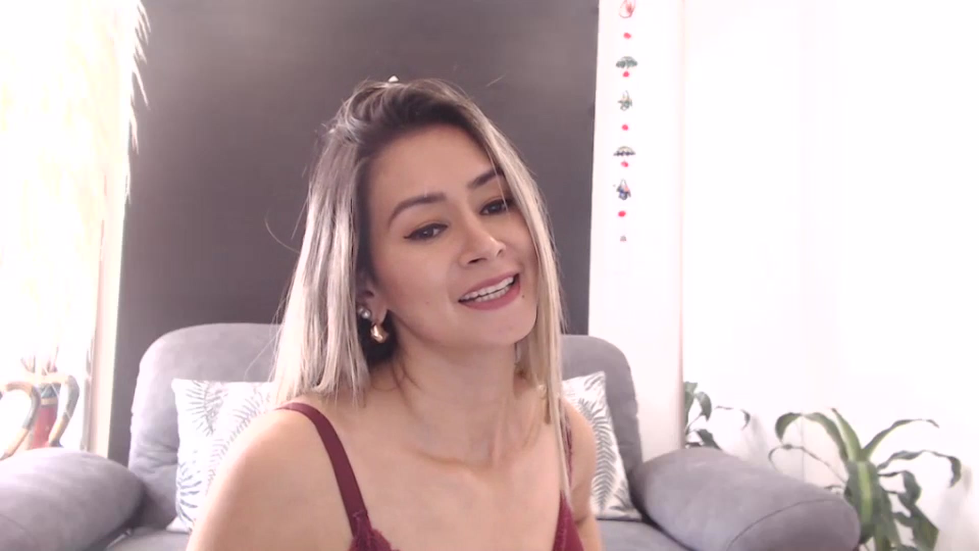 Gallery image thumbnail from Oliviaxnakedd's myfreecams stream on, 05/08/2024, 16:13 image 20 of 20
