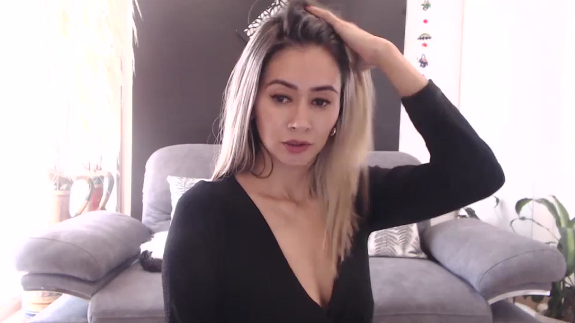 Gallery image thumbnail from Oliviaxnakedd's myfreecams stream on, 05/08/2024, 16:13 image 9 of 20