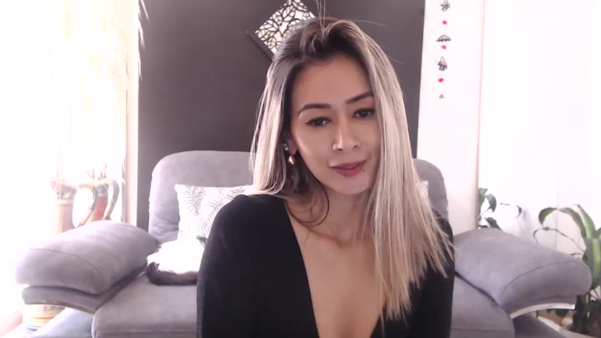 Gallery image thumbnail from Oliviaxnakedd's myfreecams stream on, 05/08/2024, 16:13 image 7 of 20
