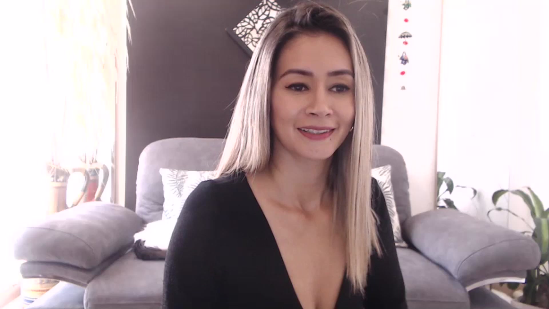 Gallery image thumbnail from Oliviaxnakedd's myfreecams stream on, 05/08/2024, 16:13 image 10 of 20