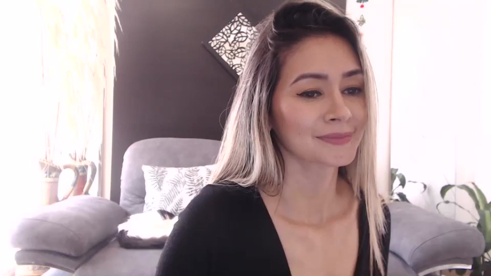 Gallery image thumbnail from Oliviaxnakedd's myfreecams stream on, 05/08/2024, 16:13 image 11 of 20