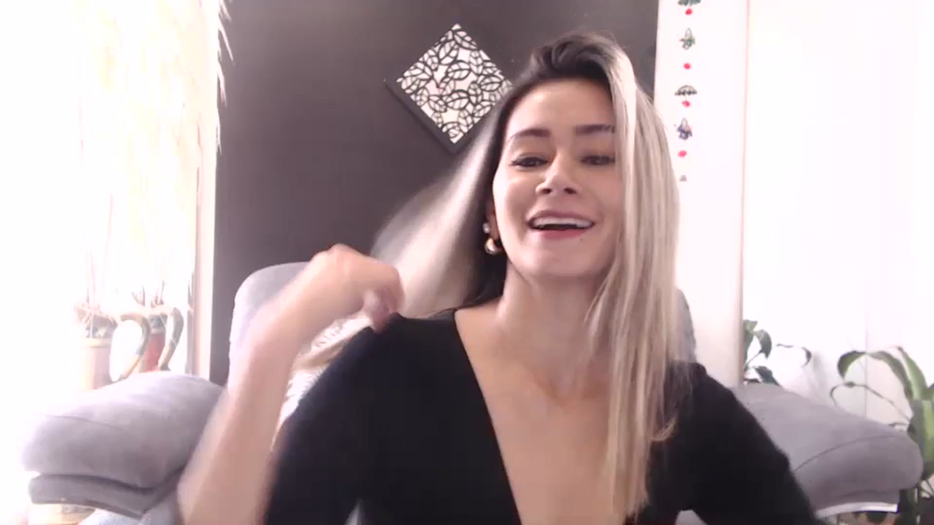 Gallery image thumbnail from Oliviaxnakedd's myfreecams stream on, 05/08/2024, 16:13 image 12 of 20