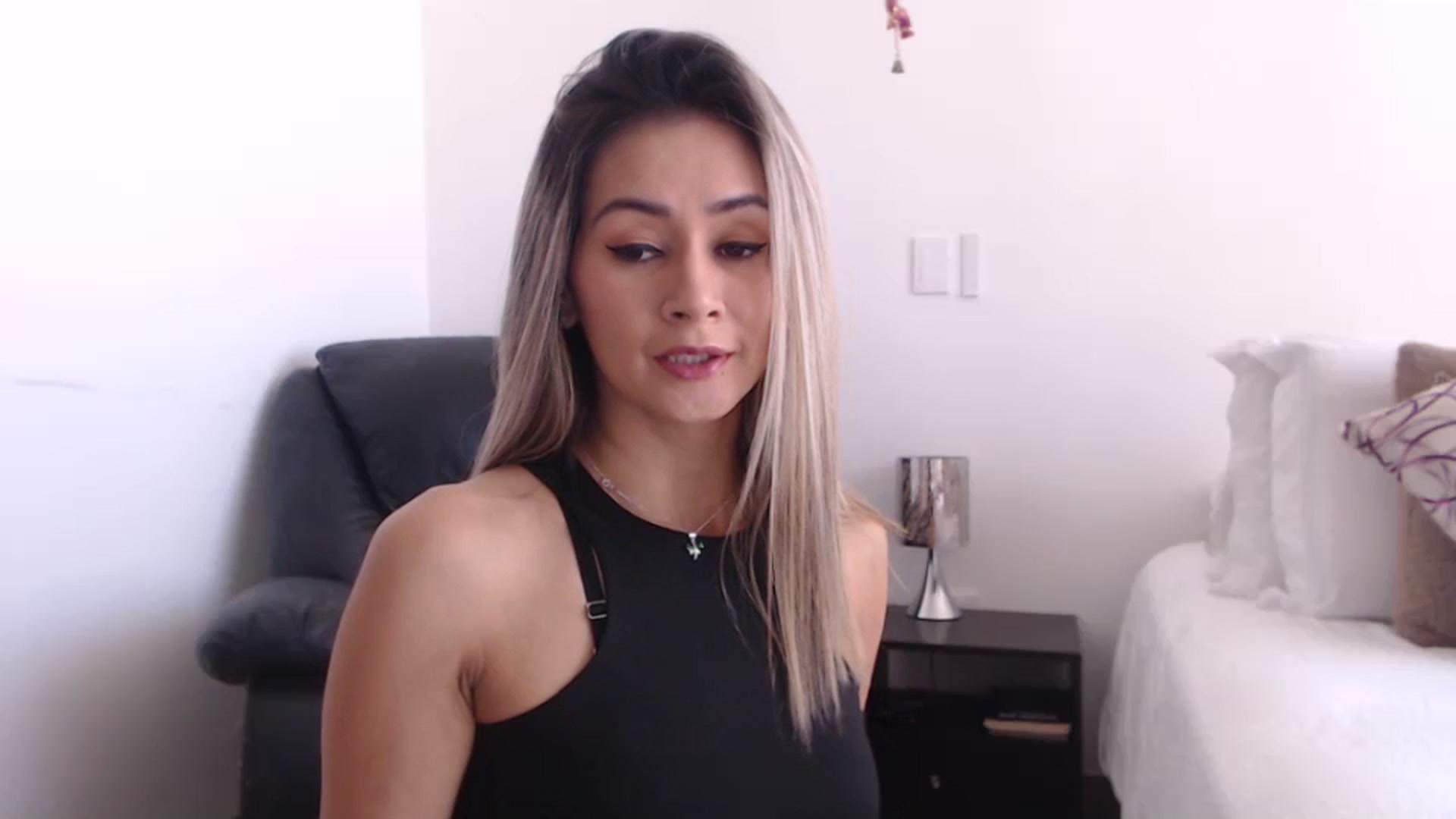 Gallery image thumbnail from Oliviaxnakedd's myfreecams stream on, 05/13/2024, 15:13 image 13 of 20