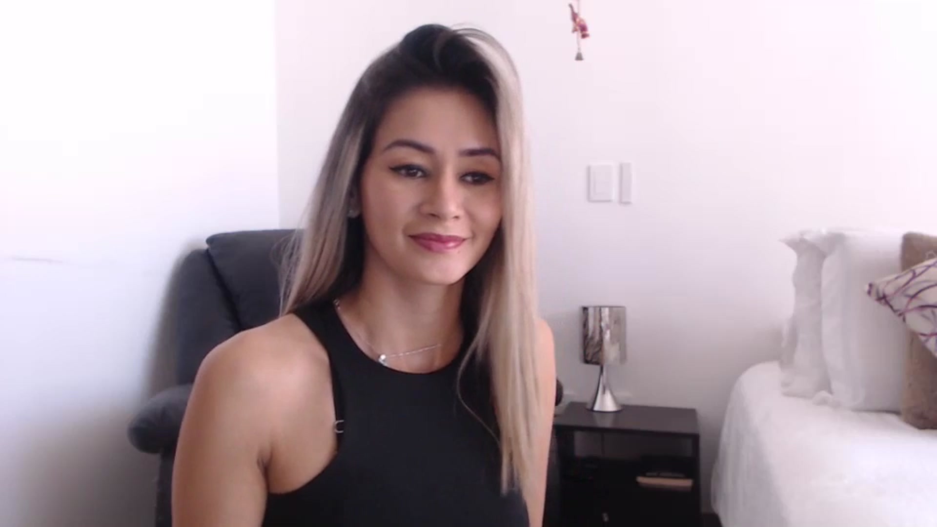 Gallery image thumbnail from Oliviaxnakedd's myfreecams stream on, 05/13/2024, 15:13 image 9 of 20