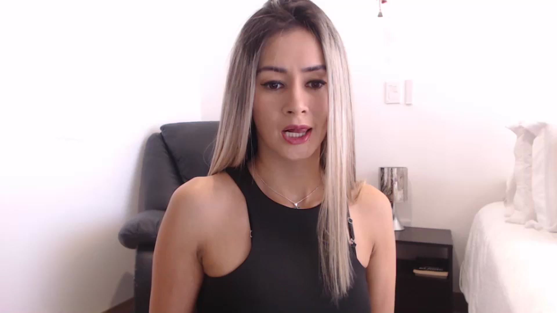 Gallery image thumbnail from Oliviaxnakedd's myfreecams stream on, 05/13/2024, 15:13 image 1 of 20
