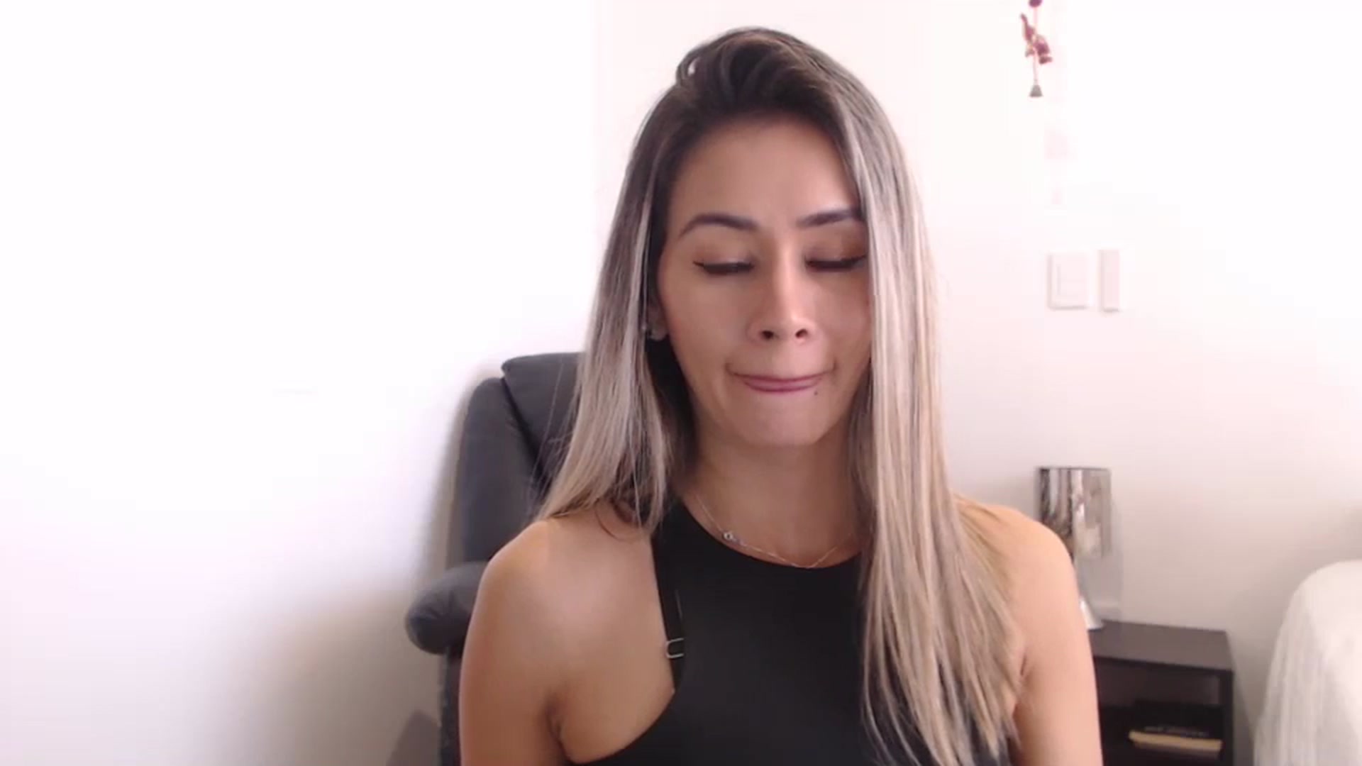 Gallery image thumbnail from Oliviaxnakedd's myfreecams stream on, 05/13/2024, 16:17 image 10 of 20
