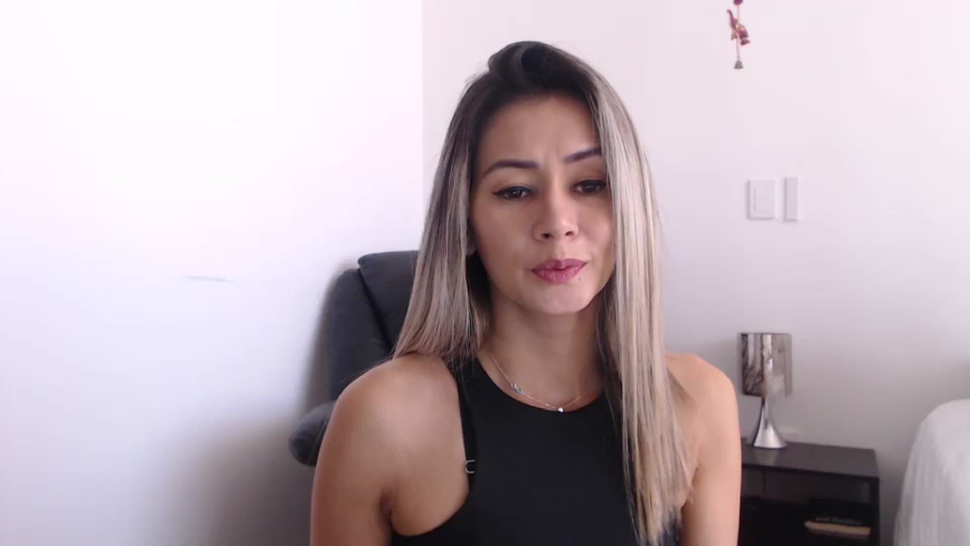 Gallery image thumbnail from Oliviaxnakedd's myfreecams stream on, 05/13/2024, 16:17 image 4 of 20