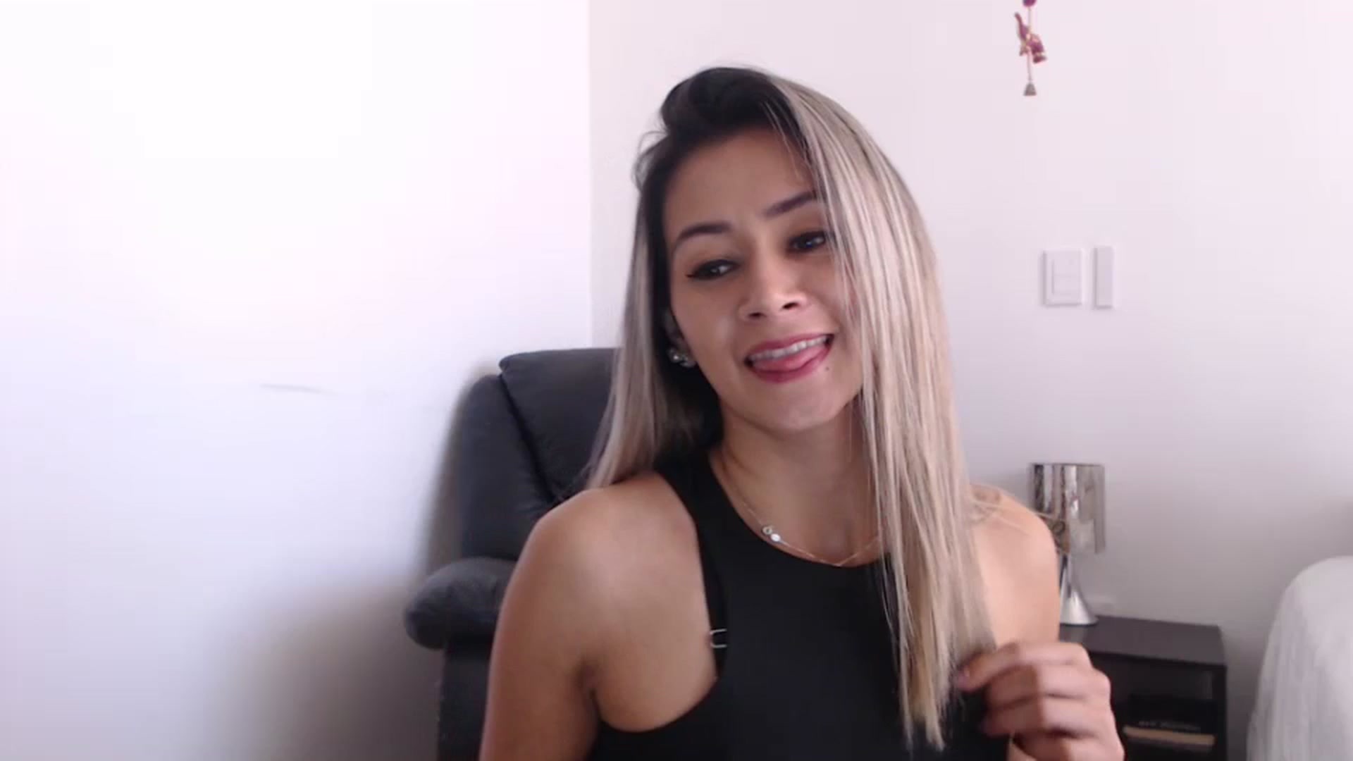 Gallery image thumbnail from Oliviaxnakedd's myfreecams stream on, 05/13/2024, 16:17 image 1 of 20