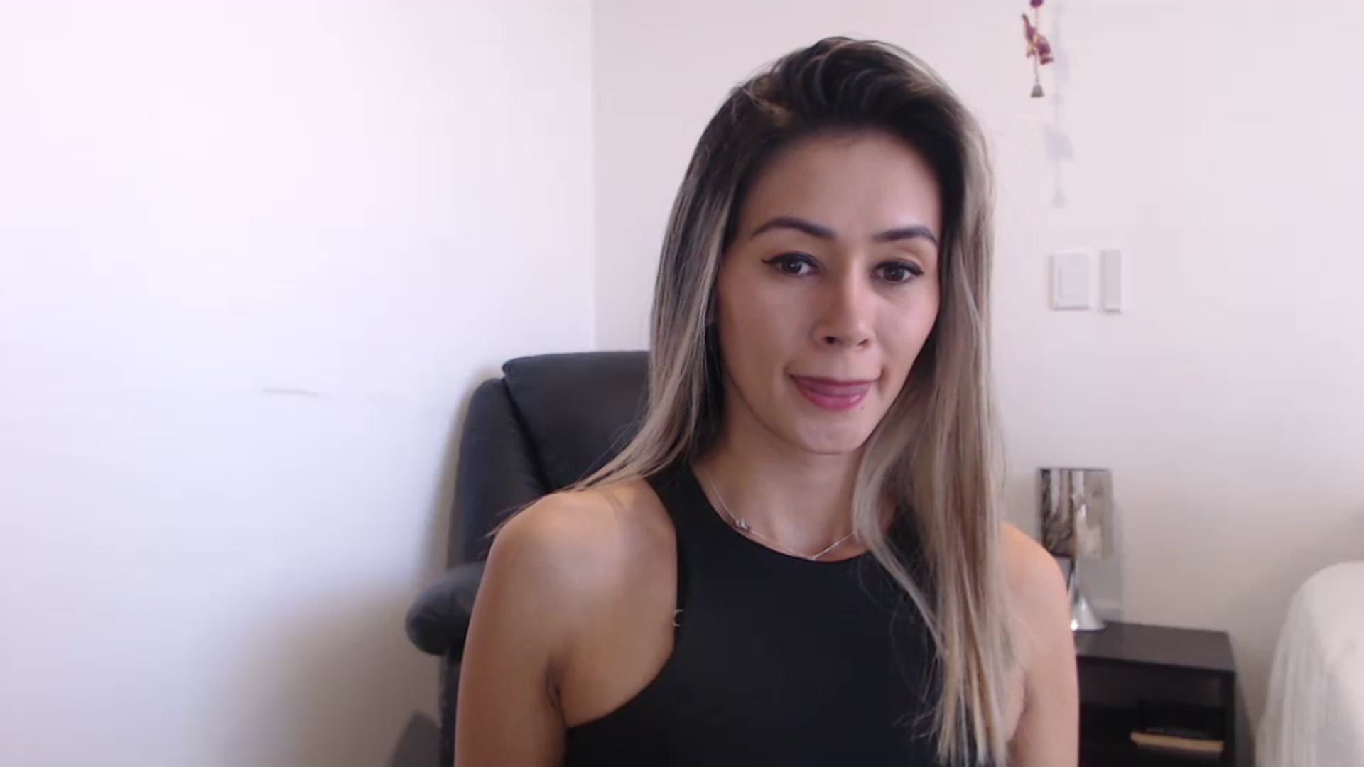 Gallery image thumbnail from Oliviaxnakedd's myfreecams stream on, 05/13/2024, 16:17 image 13 of 20