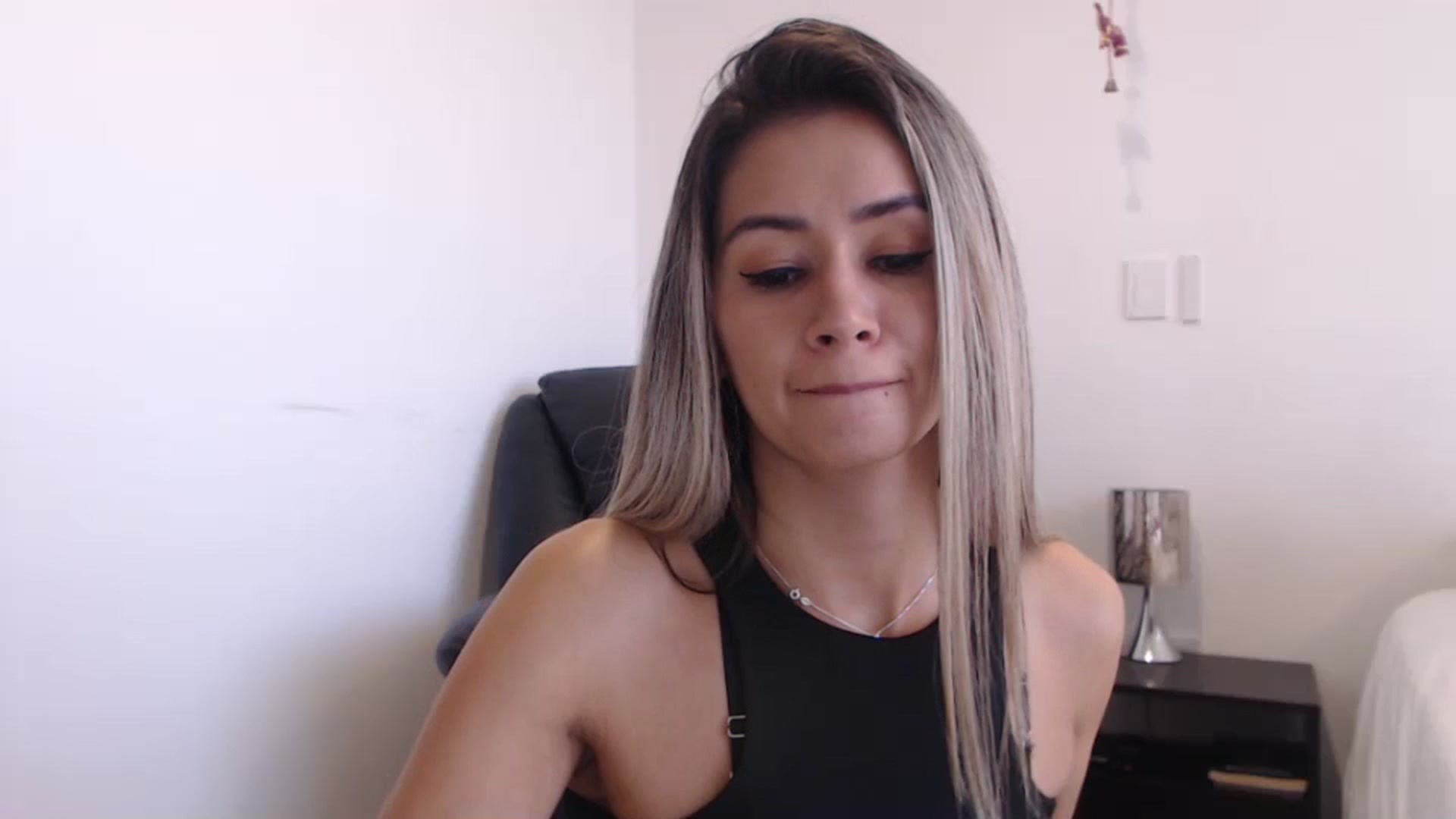 Gallery image thumbnail from Oliviaxnakedd's myfreecams stream on, 05/13/2024, 16:17 image 19 of 20