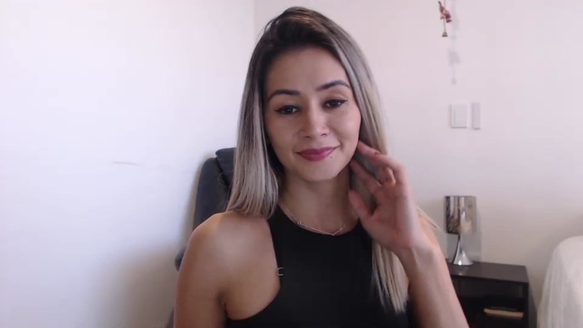 Gallery image thumbnail from Oliviaxnakedd's myfreecams stream on, 05/13/2024, 16:17 image 17 of 20