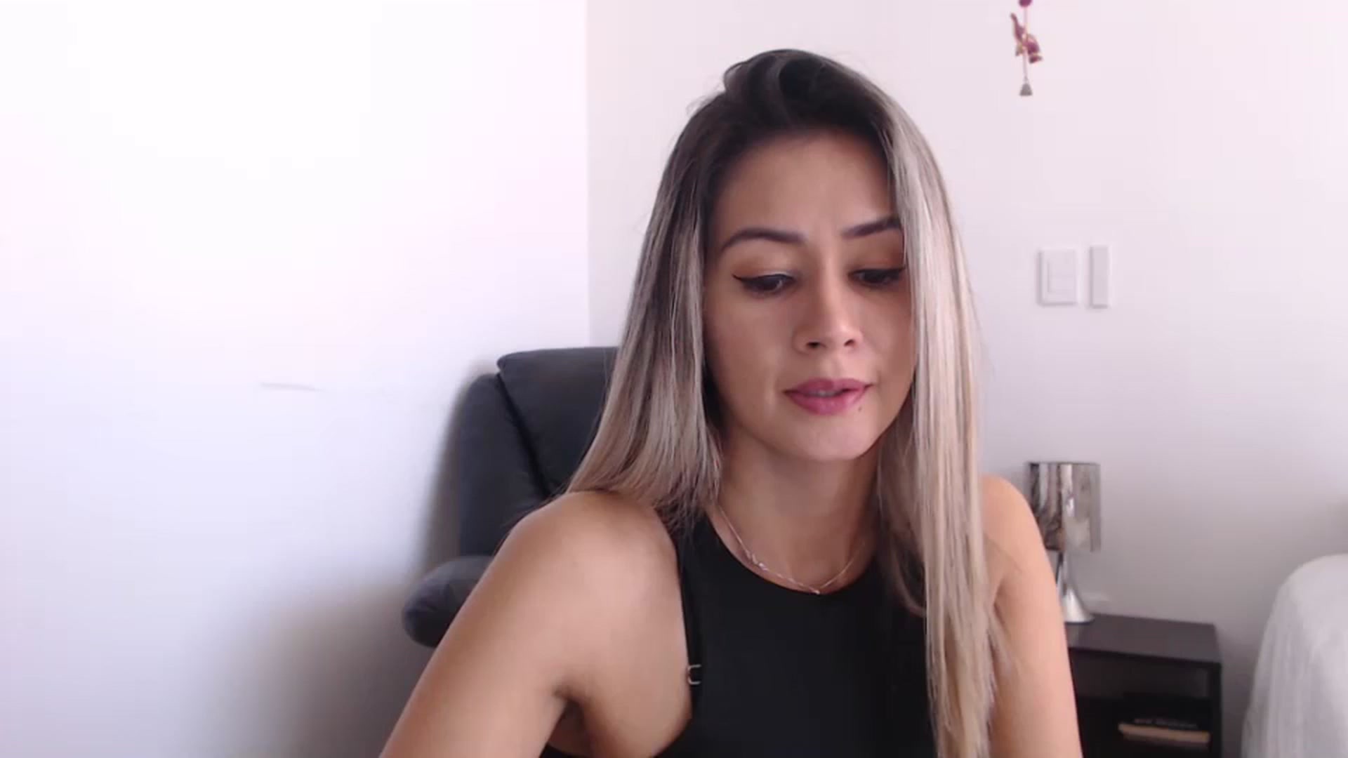 Gallery image thumbnail from Oliviaxnakedd's myfreecams stream on, 05/13/2024, 16:17 image 5 of 20
