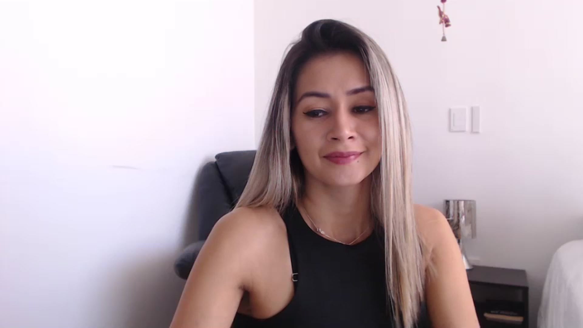 Gallery image thumbnail from Oliviaxnakedd's myfreecams stream on, 05/13/2024, 16:17 image 3 of 20
