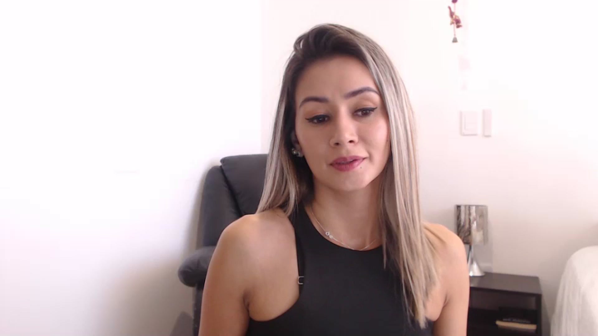 Gallery image thumbnail from Oliviaxnakedd's myfreecams stream on, 05/13/2024, 16:17 image 9 of 20