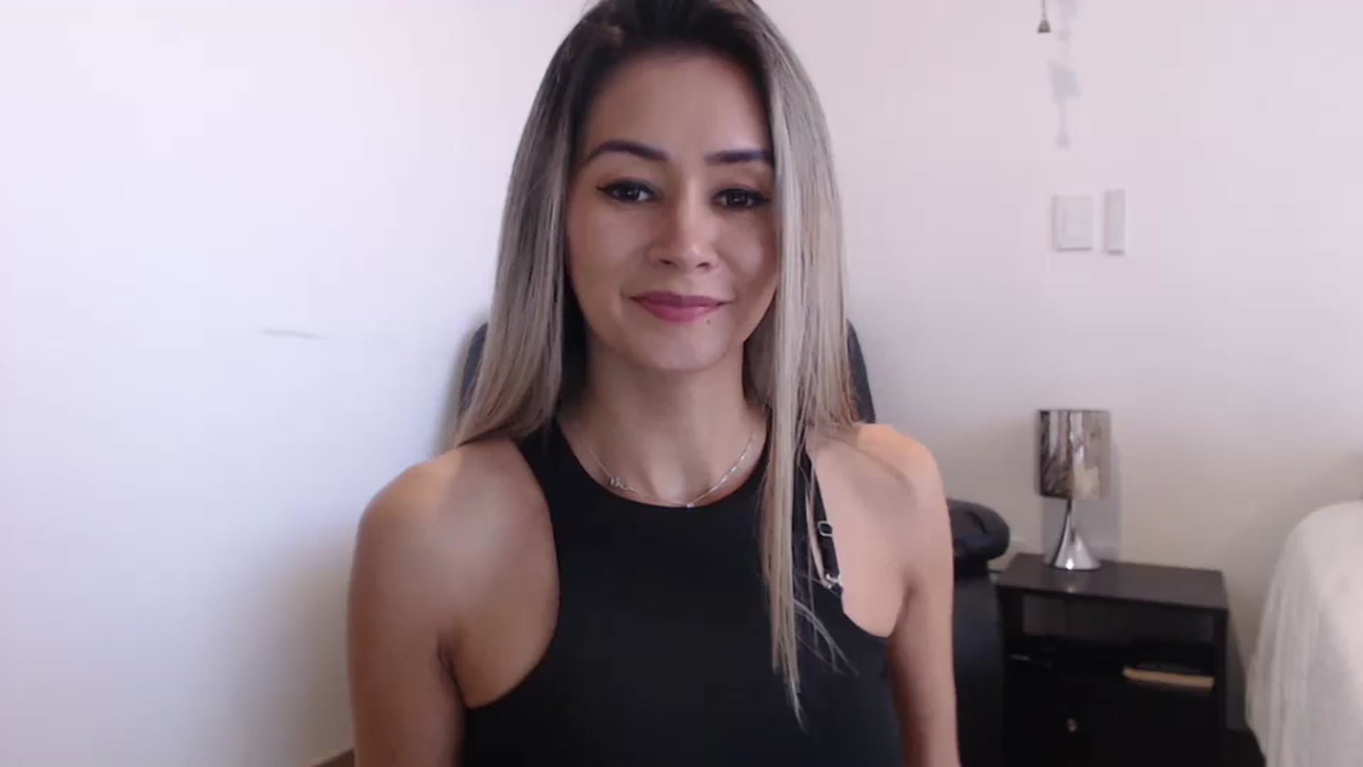 Gallery image thumbnail from Oliviaxnakedd's myfreecams stream on, 05/13/2024, 16:17 image 16 of 20