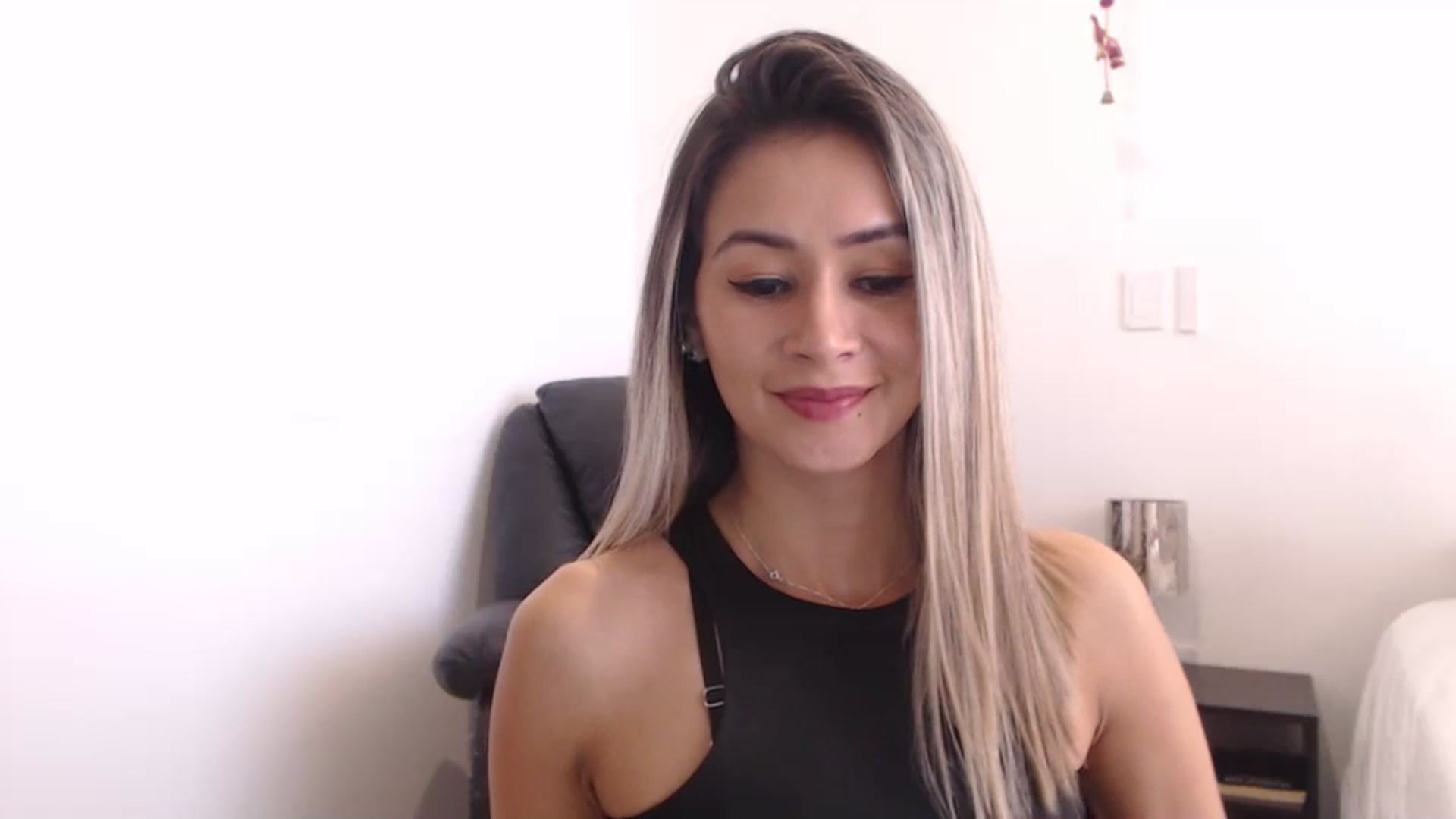 Gallery image thumbnail from Oliviaxnakedd's myfreecams stream on, 05/13/2024, 16:17 image 11 of 20