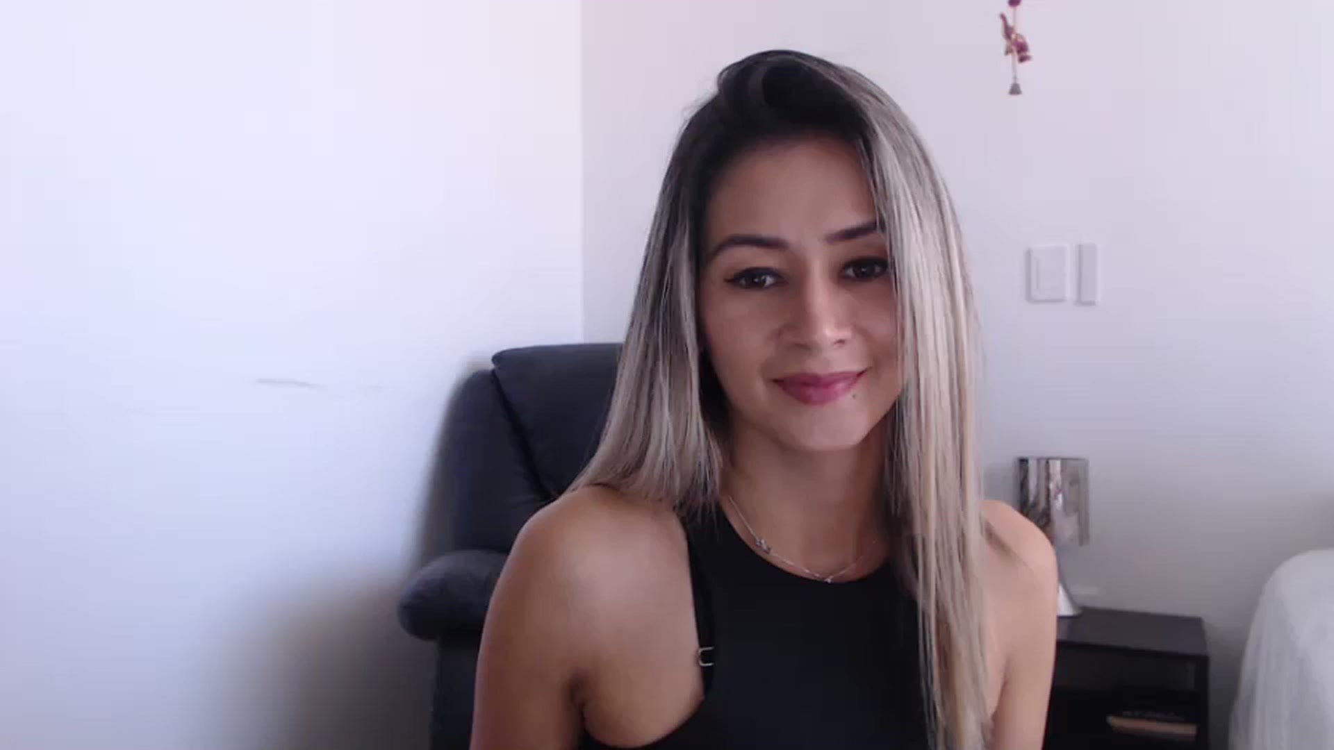 Gallery image thumbnail from Oliviaxnakedd's myfreecams stream on, 05/13/2024, 16:17 image 6 of 20
