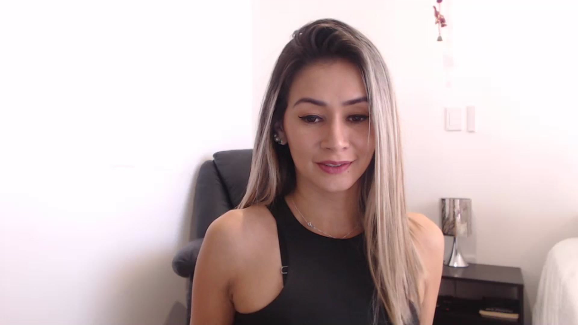 Gallery image thumbnail from Oliviaxnakedd's myfreecams stream on, 05/13/2024, 16:17 image 8 of 20