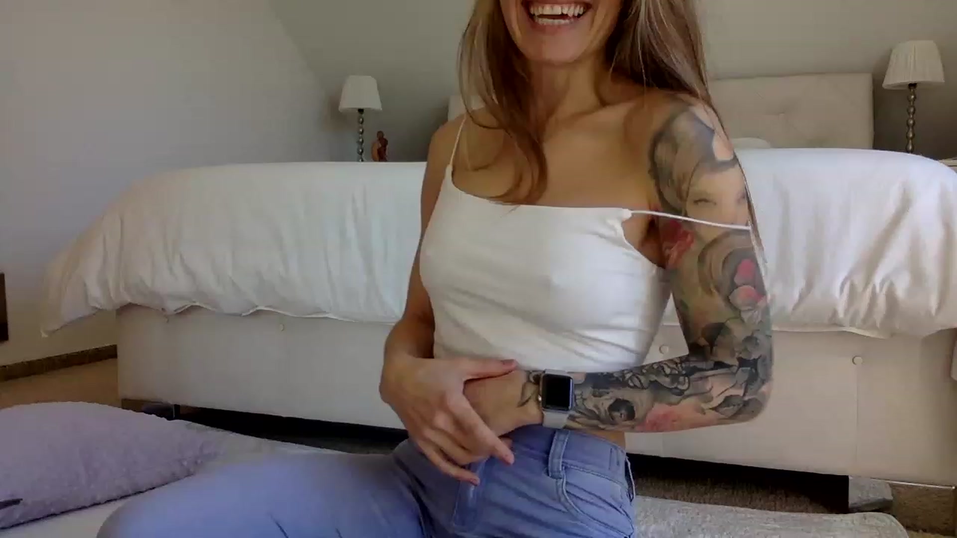 Gallery image thumbnail from OliviePaige's myfreecams stream on, 01/12/2023, 12:23 image 6 of 20