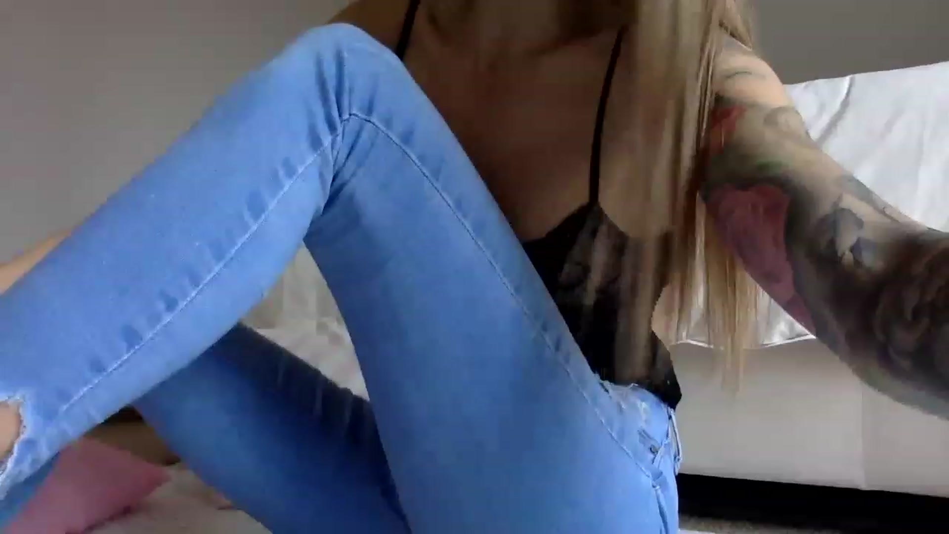 Gallery image thumbnail from OliviePaige's myfreecams stream on, 02/14/2023, 11:12 image 14 of 20