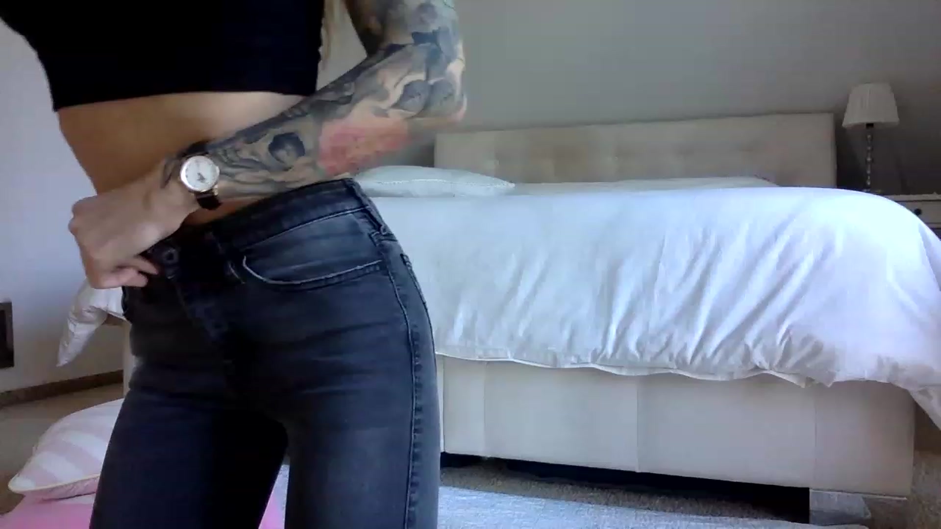 Gallery image thumbnail from OliviePaige's myfreecams stream on, 02/15/2023, 10:08 image 3 of 20