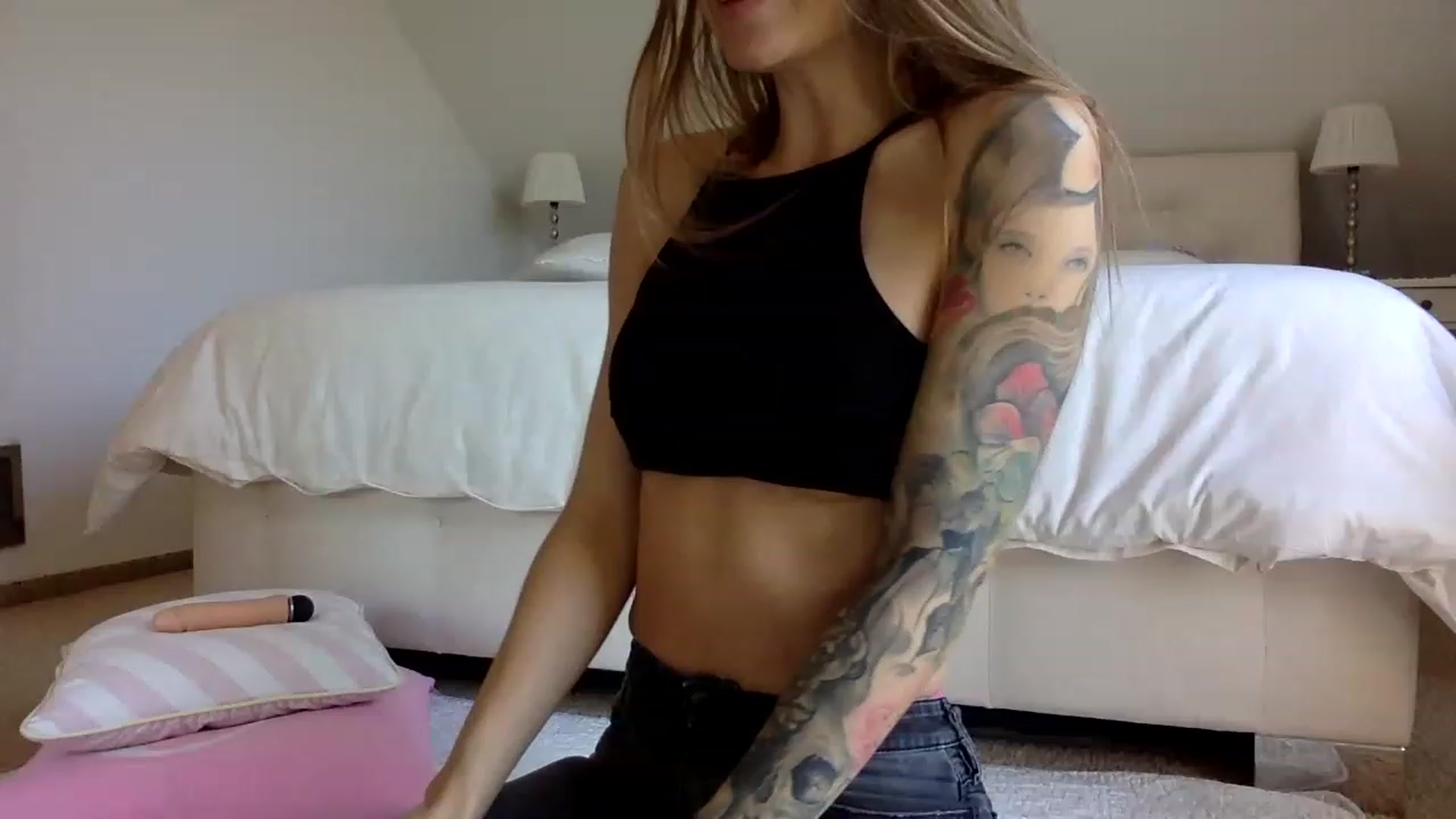 Gallery image thumbnail from OliviePaige's myfreecams stream on, 02/15/2023, 11:14 image 13 of 20