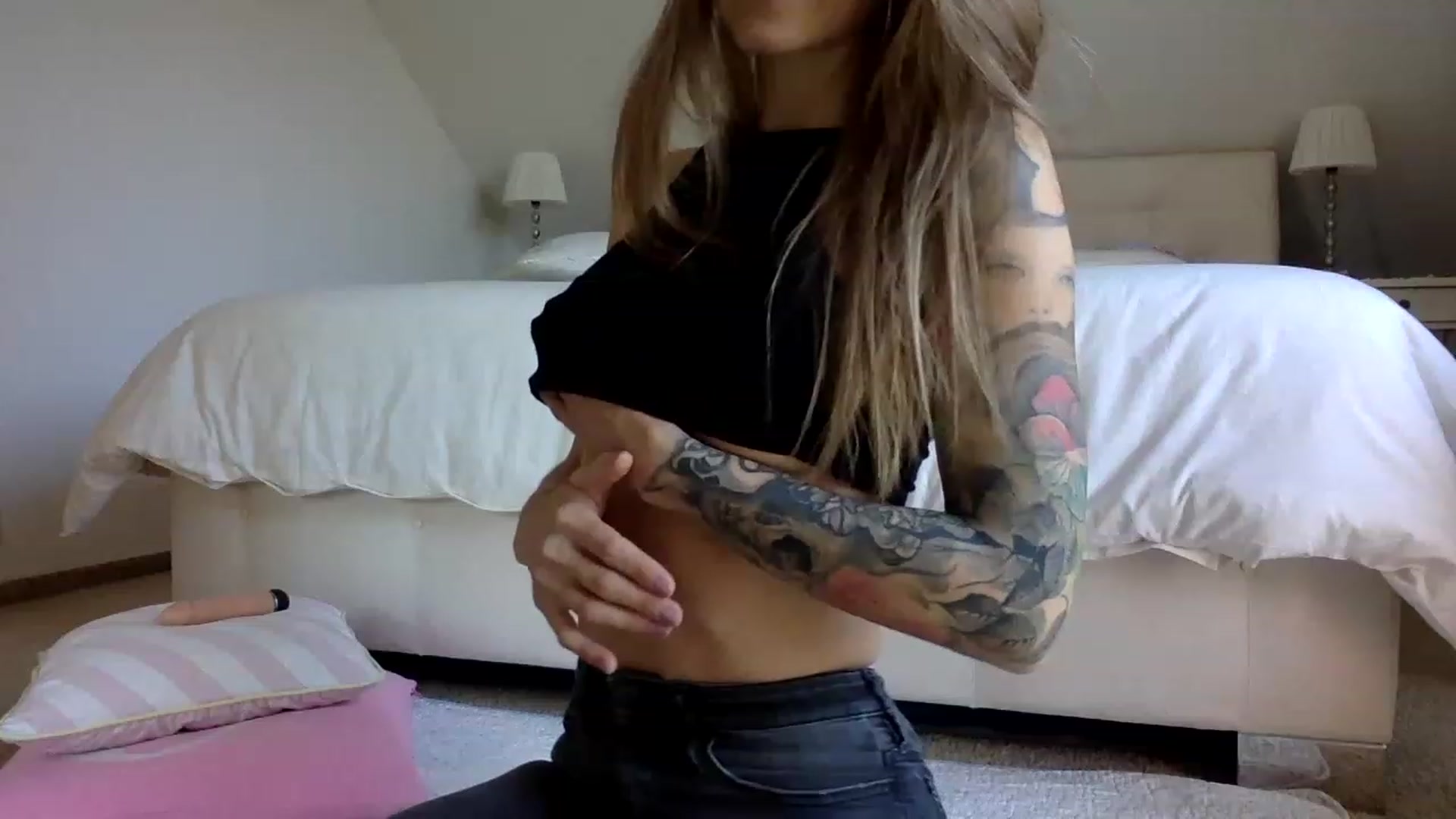 Gallery image thumbnail from OliviePaige's myfreecams stream on, 02/15/2023, 11:14 image 4 of 20