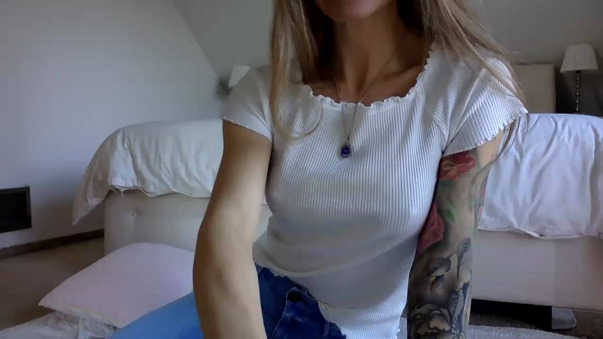 Gallery image thumbnail from OliviePaige's myfreecams stream on, 03/12/2023, 11:12 image 1 of 20