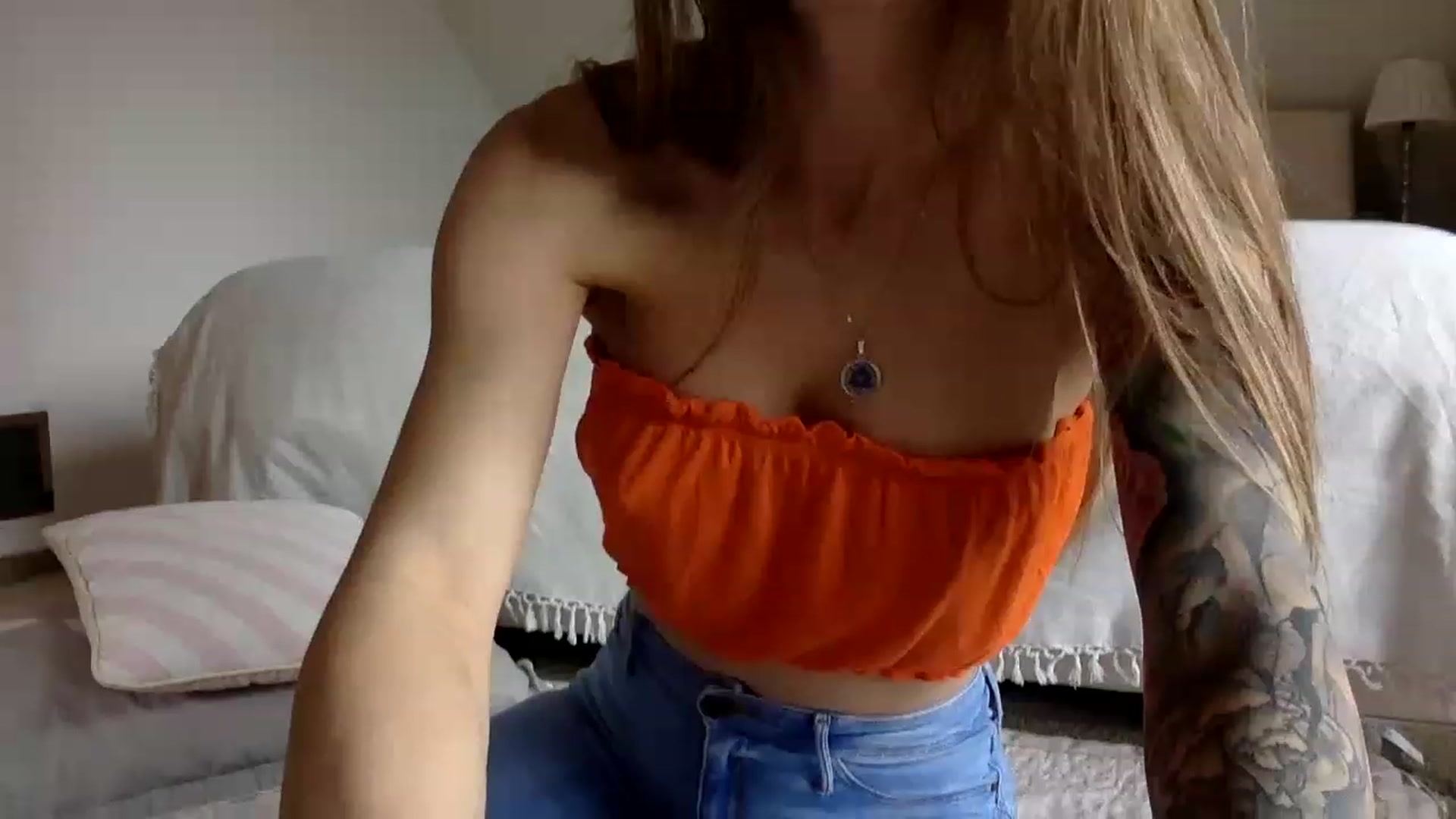 Gallery image thumbnail from OliviePaige's myfreecams stream on, 04/25/2023, 11:17 image 9 of 20