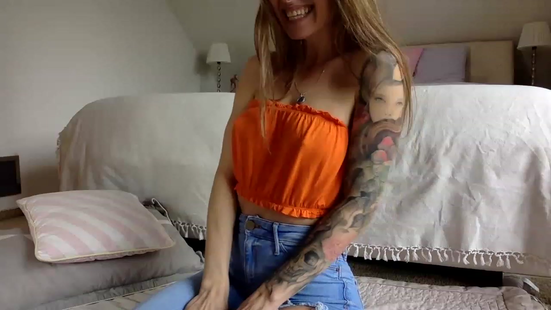 Gallery image thumbnail from OliviePaige's myfreecams stream on, 04/25/2023, 11:17 image 11 of 20