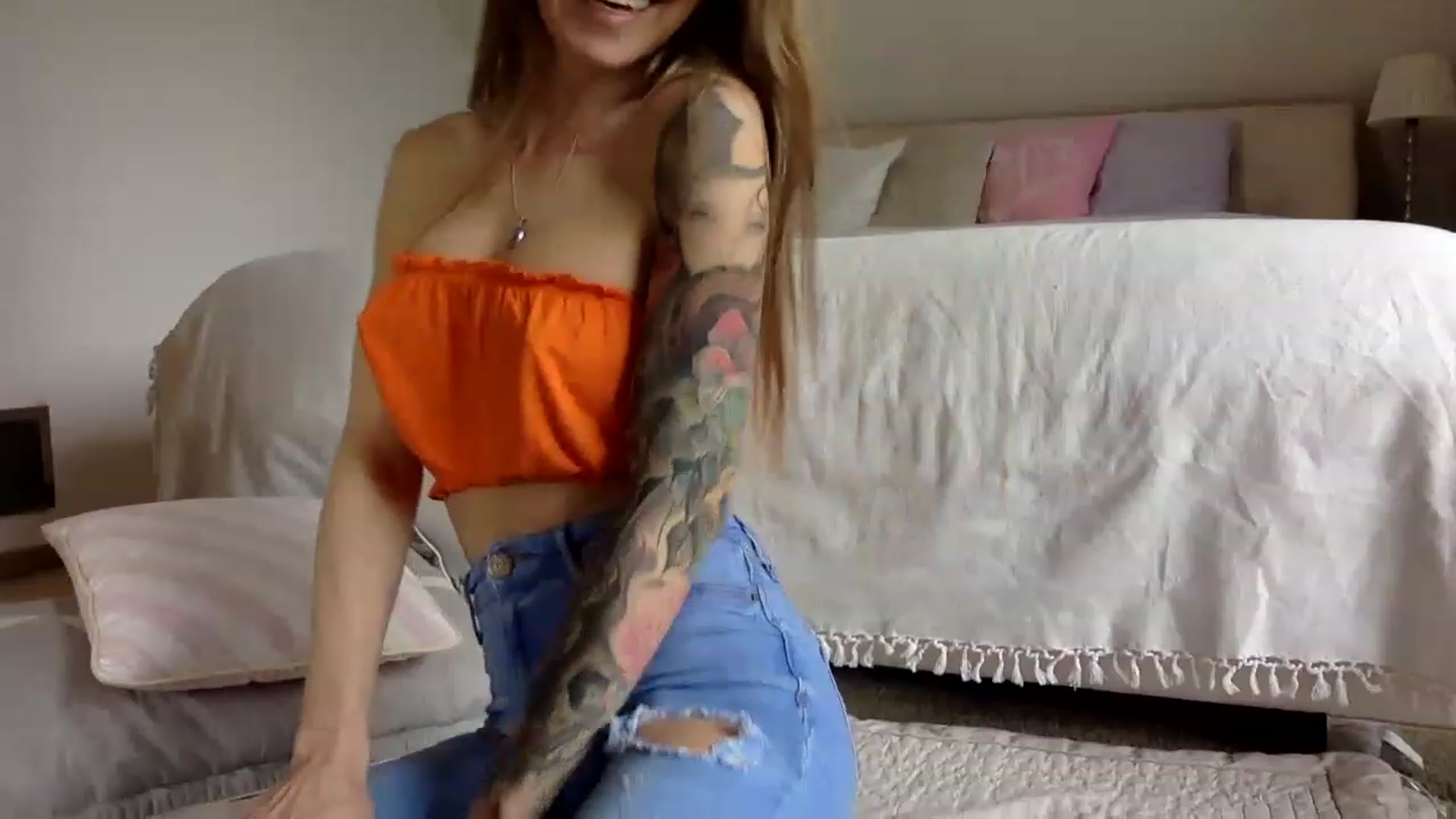 Gallery image thumbnail from OliviePaige's myfreecams stream on, 04/25/2023, 11:17 image 8 of 20