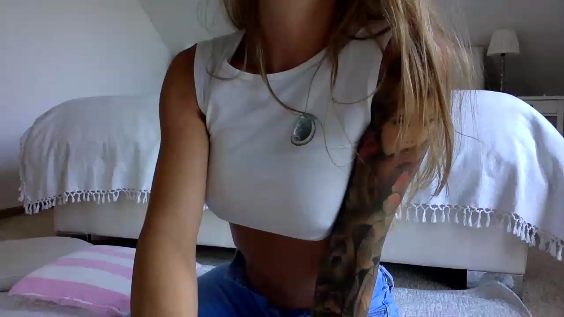 Gallery image thumbnail from OliviePaige's myfreecams stream on, 06/03/2023, 09:45 image 18 of 20