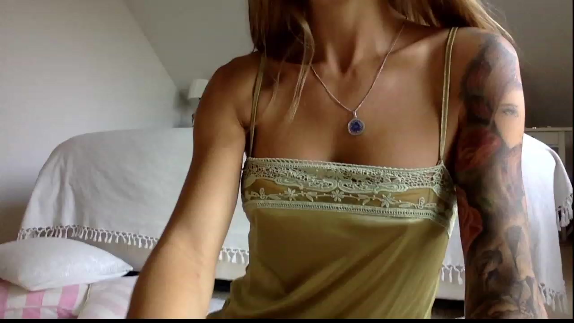 Gallery image thumbnail from OliviePaige's myfreecams stream on, 09/18/2023, 08:56 image 2 of 20