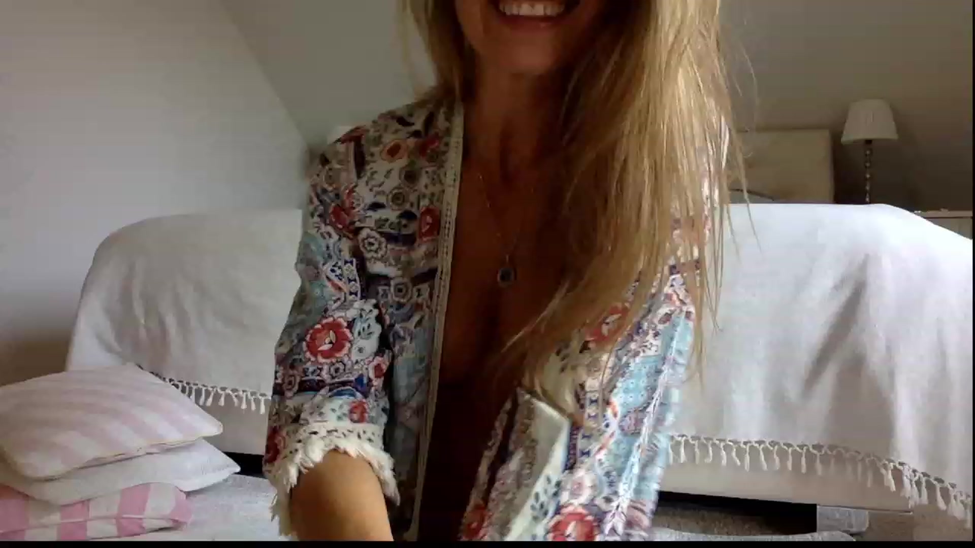 Gallery image thumbnail from OliviePaige's myfreecams stream on, 09/18/2023, 10:19 image 8 of 20