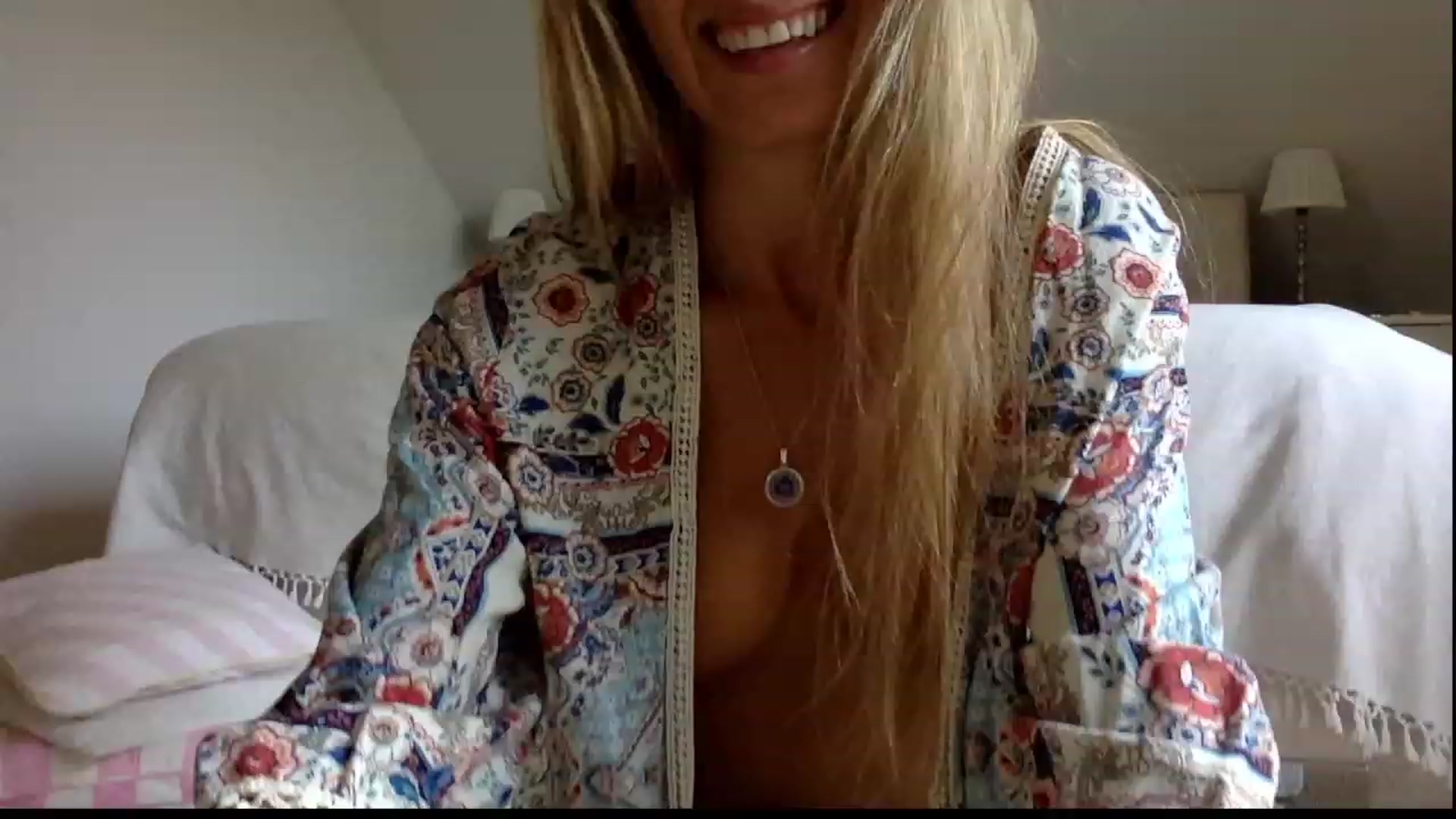 Gallery image thumbnail from OliviePaige's myfreecams stream on, 09/18/2023, 10:19 image 6 of 20
