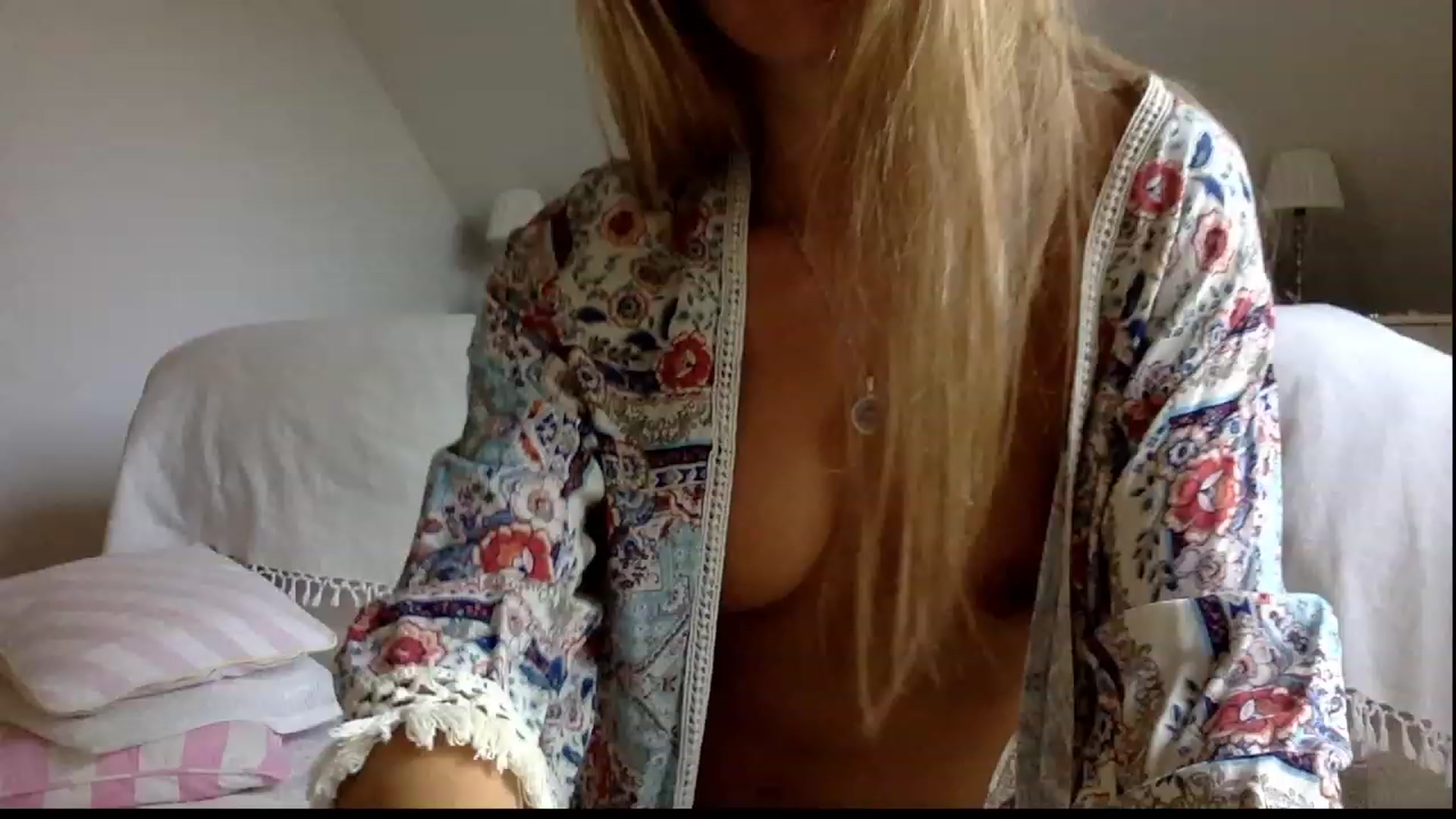 Gallery image thumbnail from OliviePaige's myfreecams stream on, 09/18/2023, 10:19 image 7 of 20