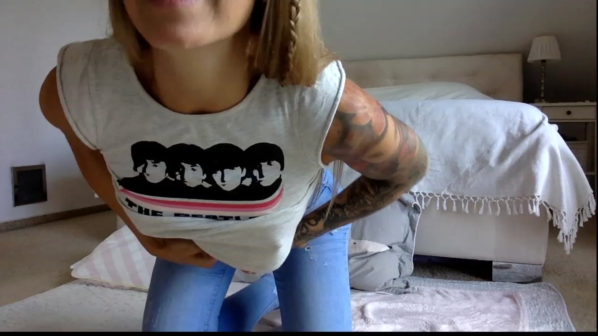 Gallery image thumbnail from OliviePaige's myfreecams stream on, 10/04/2023, 10:09 image 6 of 20